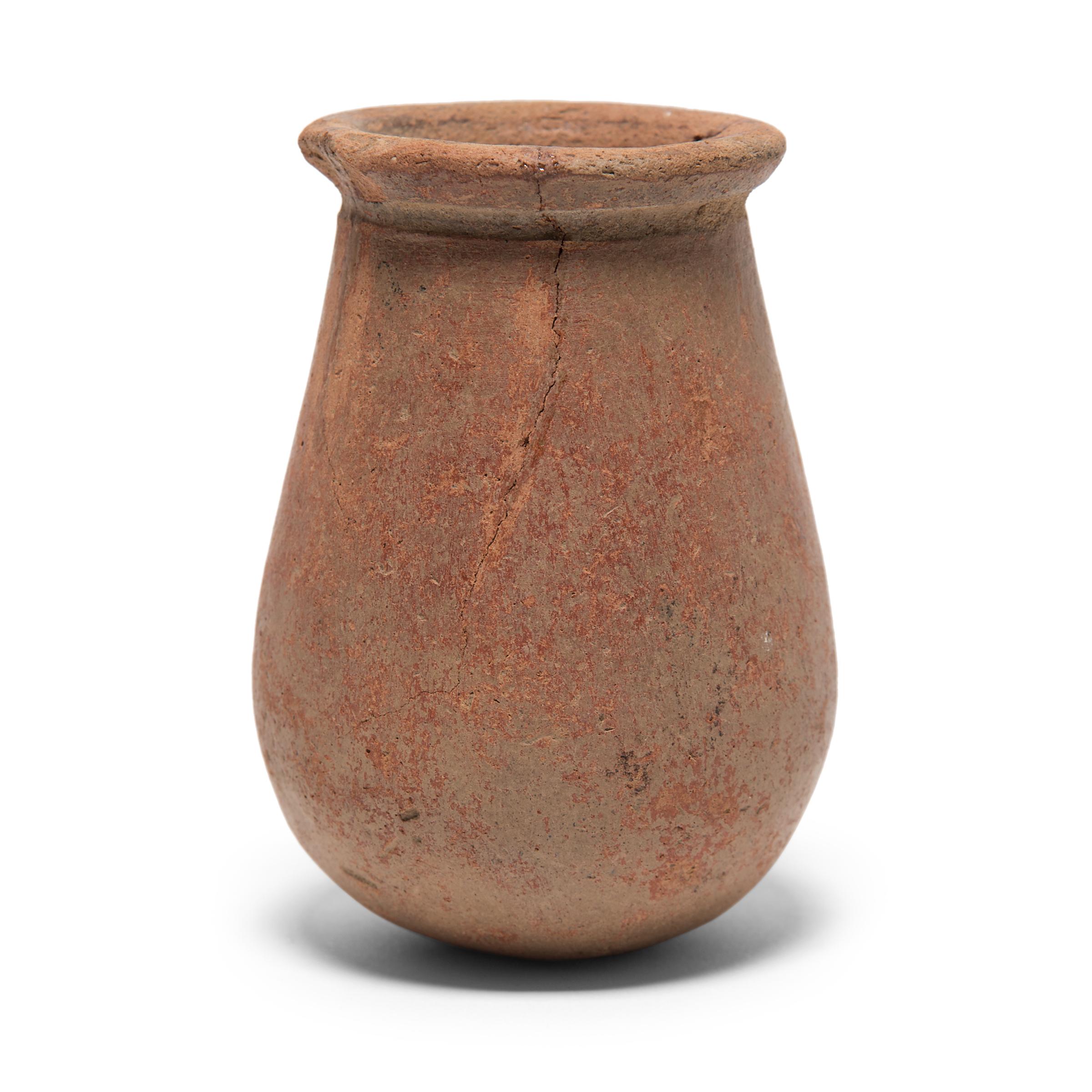 Primitivo Petite African Redware Vessel in vendita