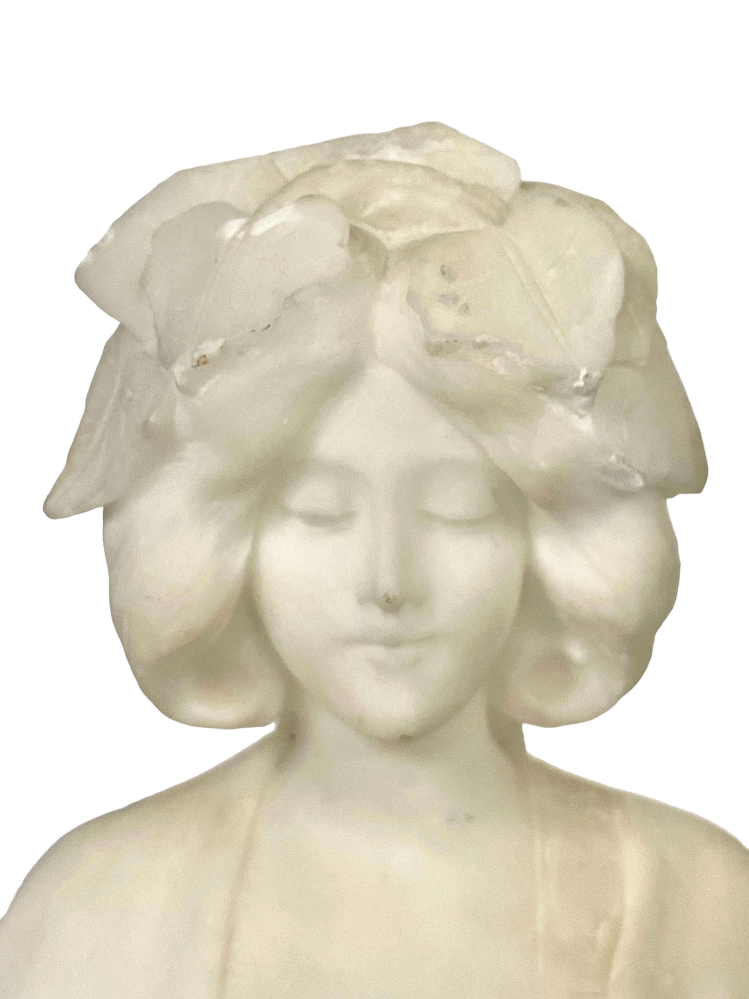 Busto Petite Alabuster di una giovane donna in vendita 4