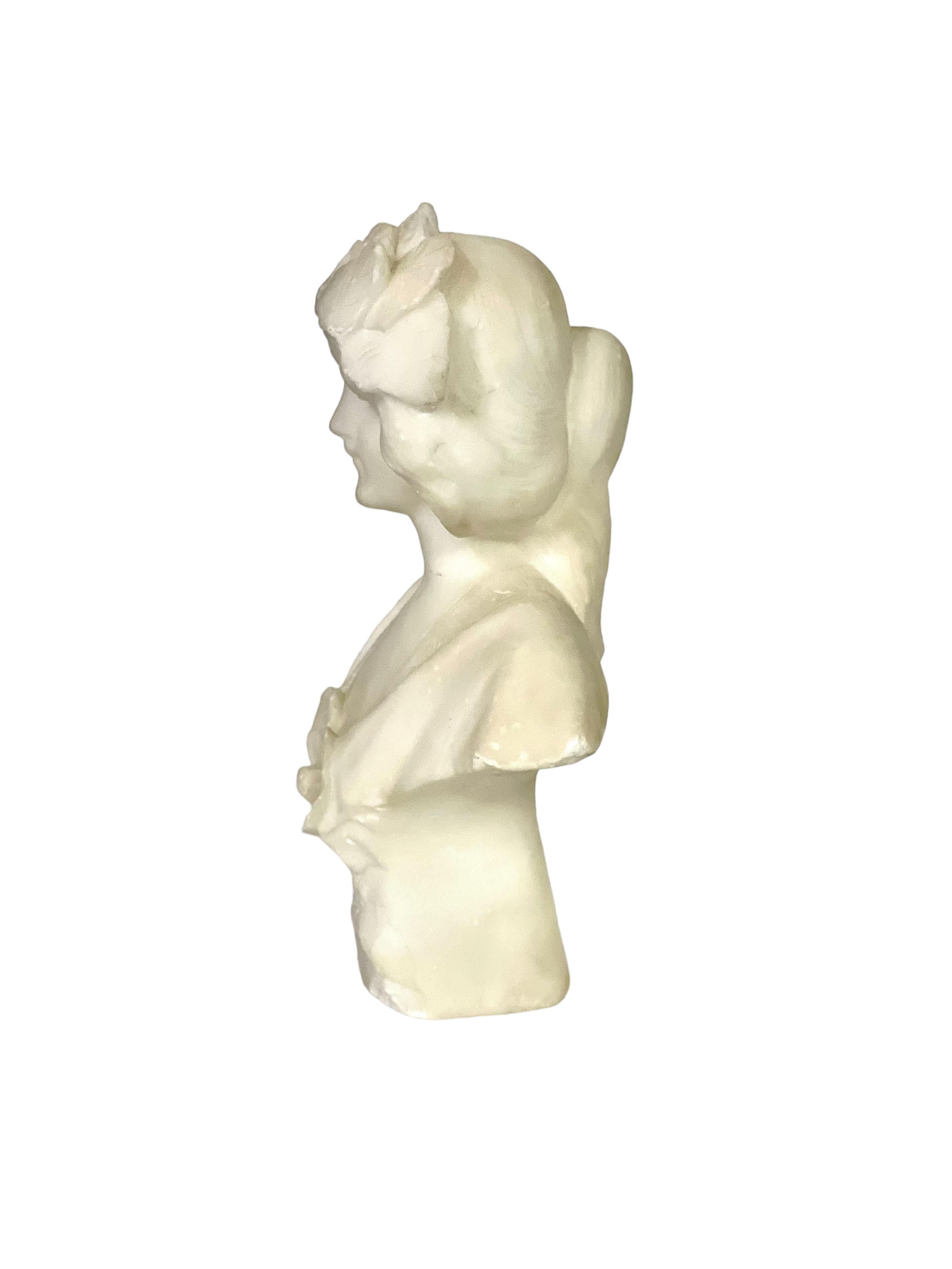 XX secolo Busto Petite Alabuster di una giovane donna in vendita