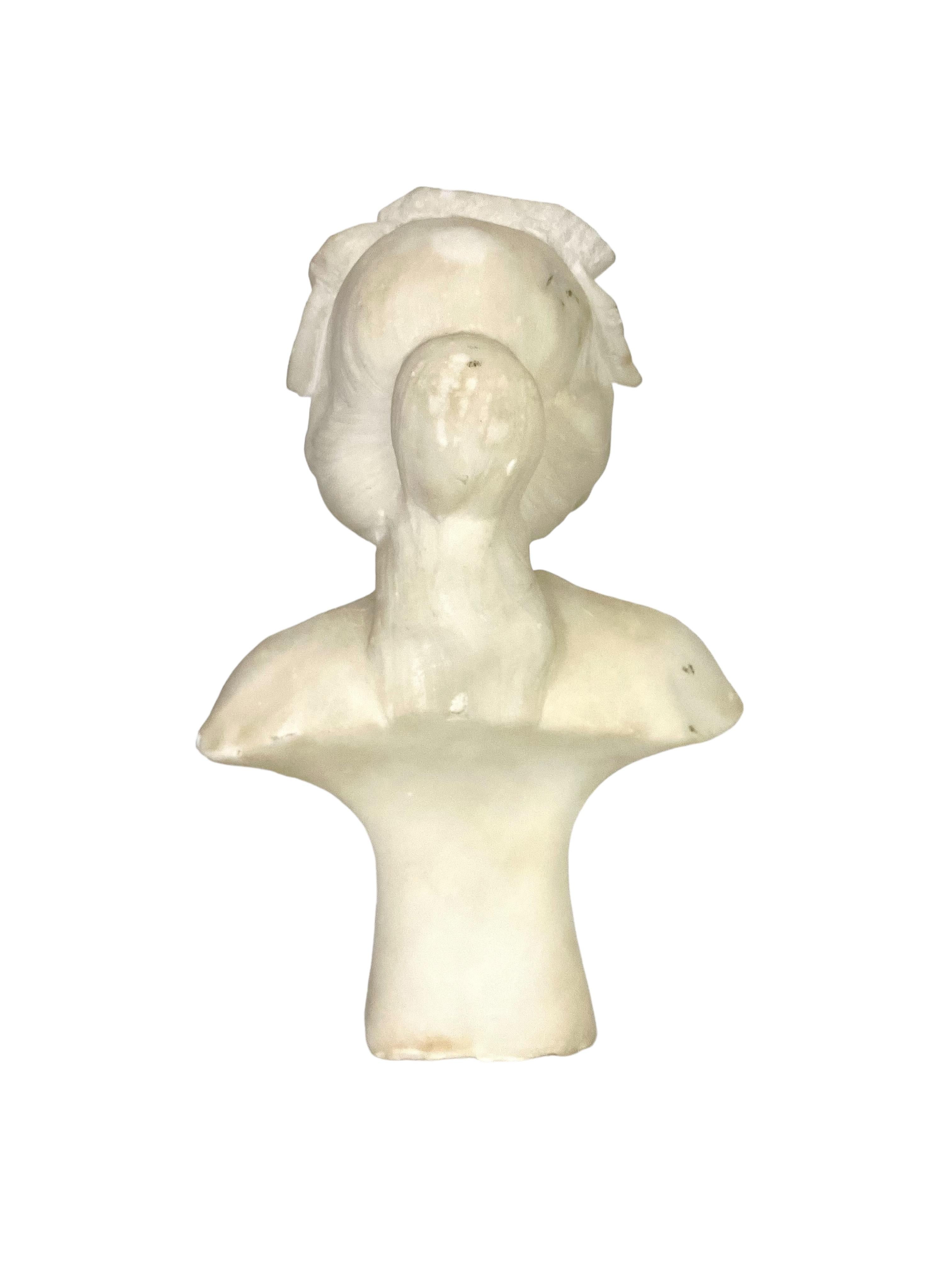 Alabastro Busto Petite Alabuster di una giovane donna in vendita