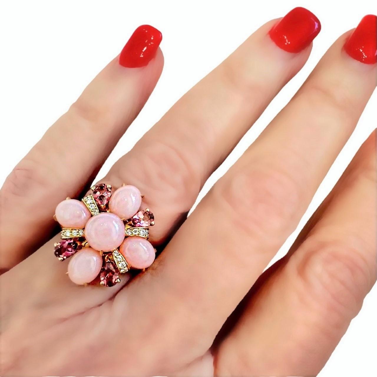 Kleiner und eleganter Chanel Ring aus 18 Karat Gelbgold, rosa Opal, Rubelit und Diamant 4