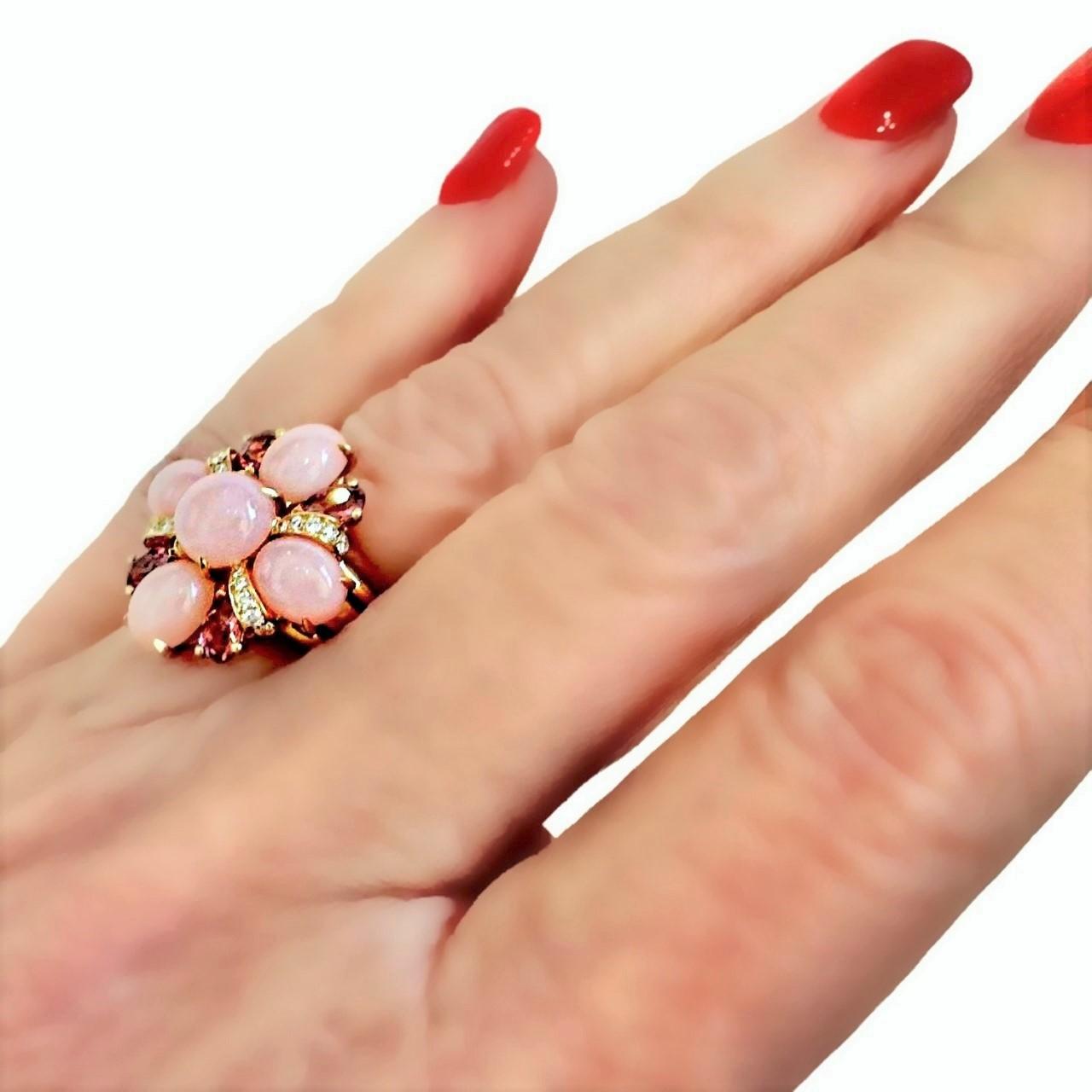 Kleiner und eleganter Chanel Ring aus 18 Karat Gelbgold, rosa Opal, Rubelit und Diamant 5