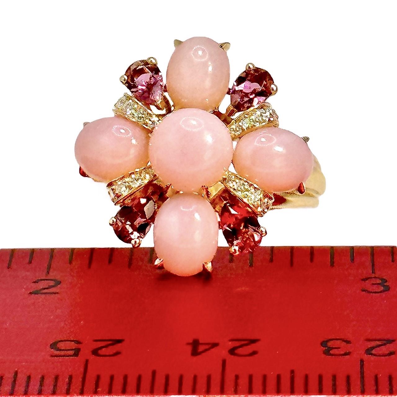 Kleiner und eleganter Chanel Ring aus 18 Karat Gelbgold, rosa Opal, Rubelit und Diamant 2