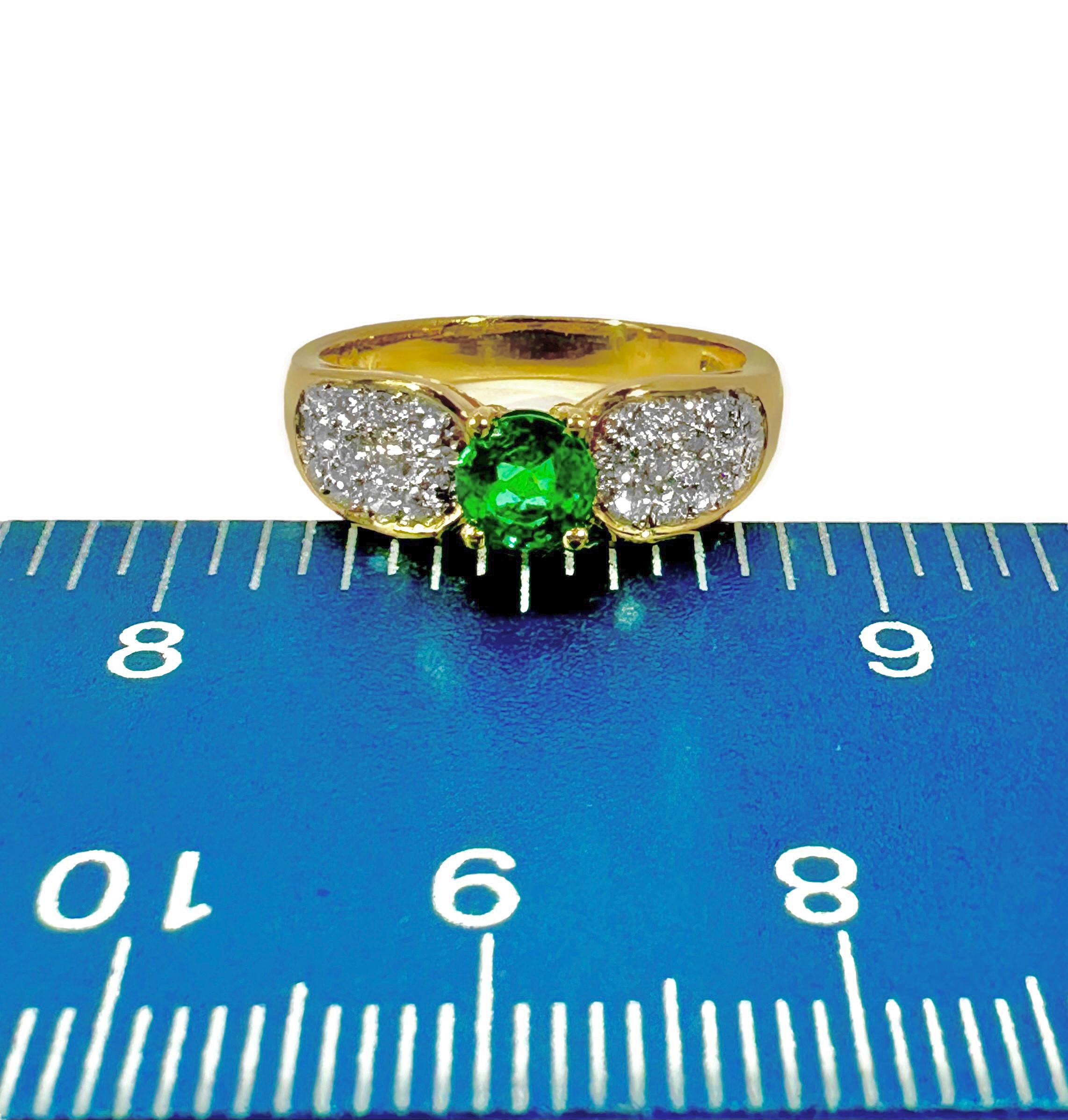 Petite and Elegant Emerald and Diamond Ring in 18k Yellow Gold For Sale 2