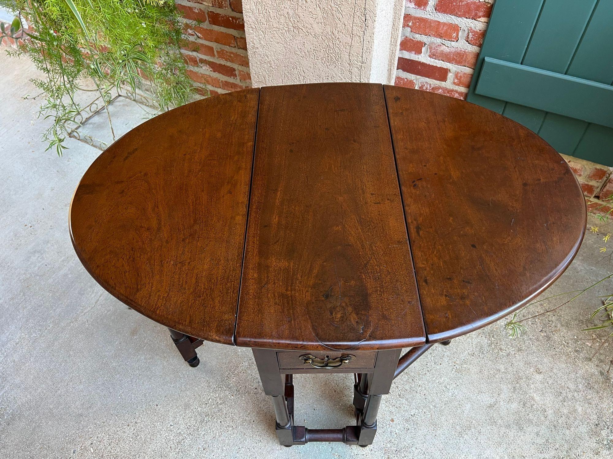 Petite Antique English Drop Leaf Side Sofa Table Mahogany Georgian Gateleg c1800 in vendita 2