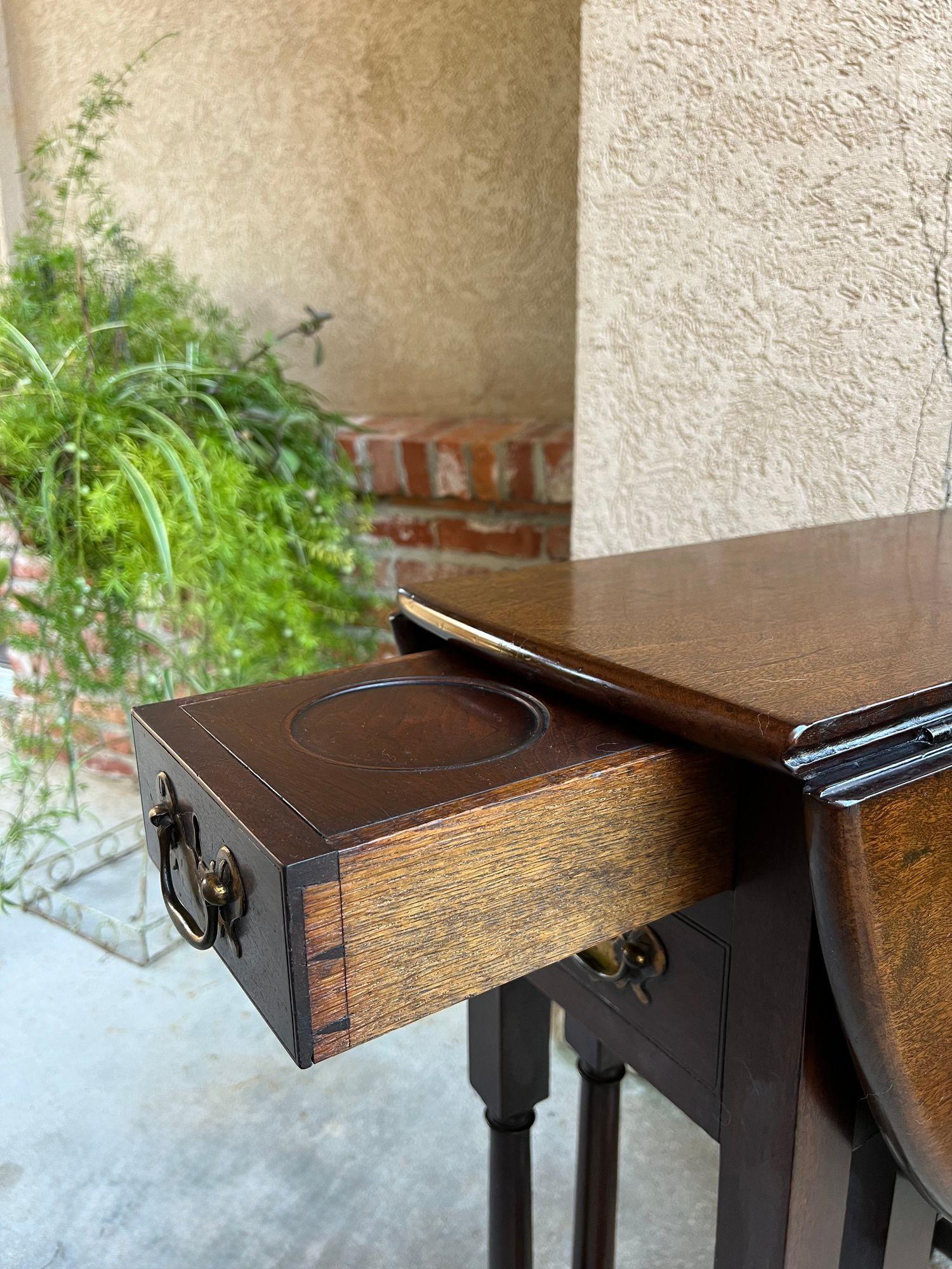 Petite Antique English Drop Leaf Side Sofa Table Mahogany Georgian Gateleg c1800 in vendita 11