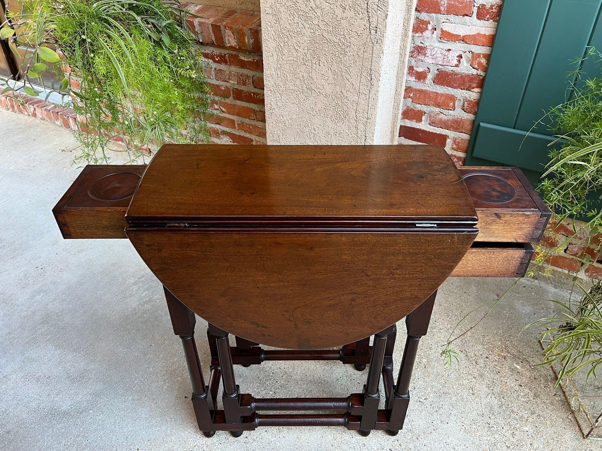 Inizio XIX secolo Petite Antique English Drop Leaf Side Sofa Table Mahogany Georgian Gateleg c1800 in vendita