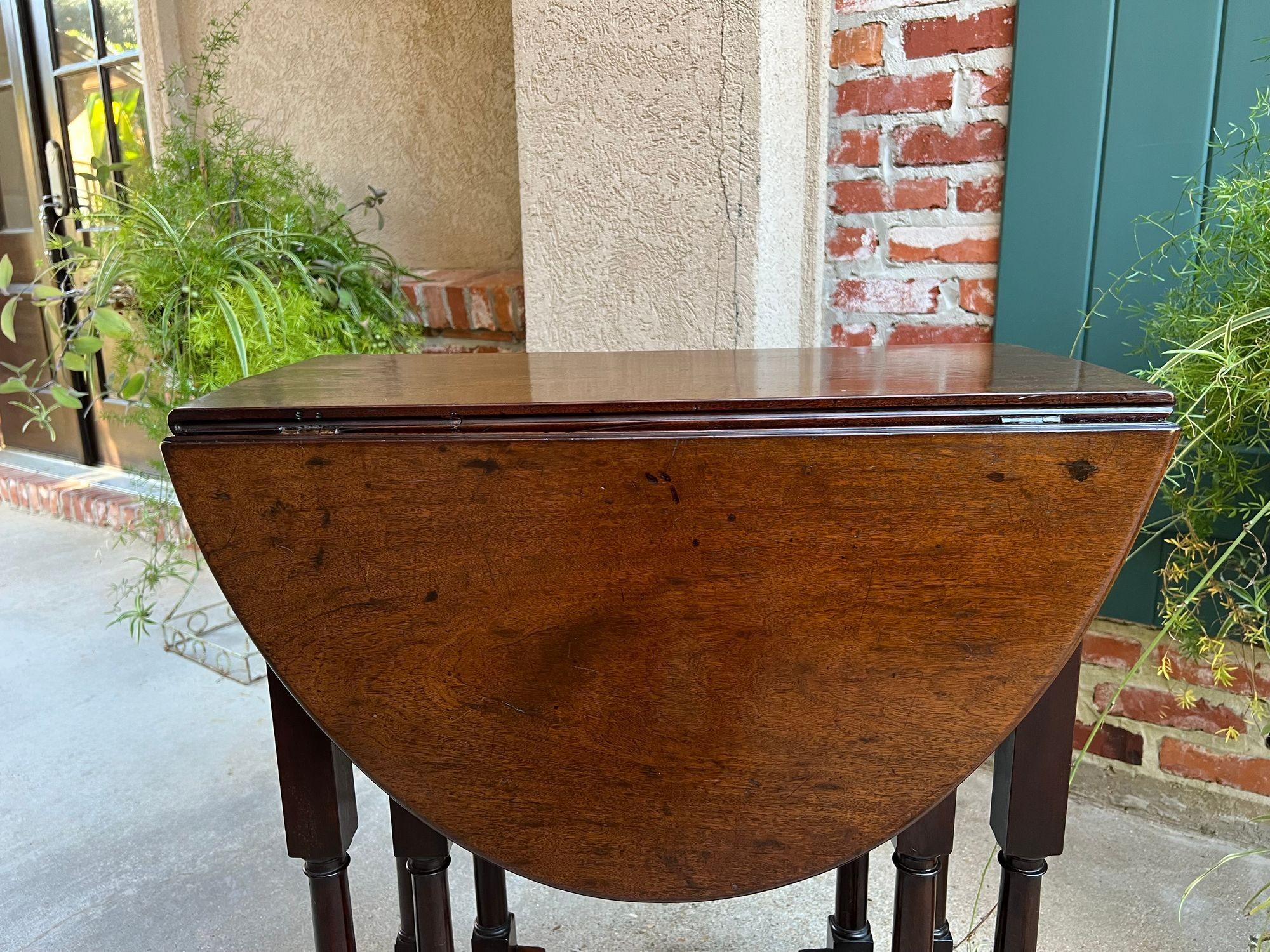 Mogano Petite Antique English Drop Leaf Side Sofa Table Mahogany Georgian Gateleg c1800 in vendita