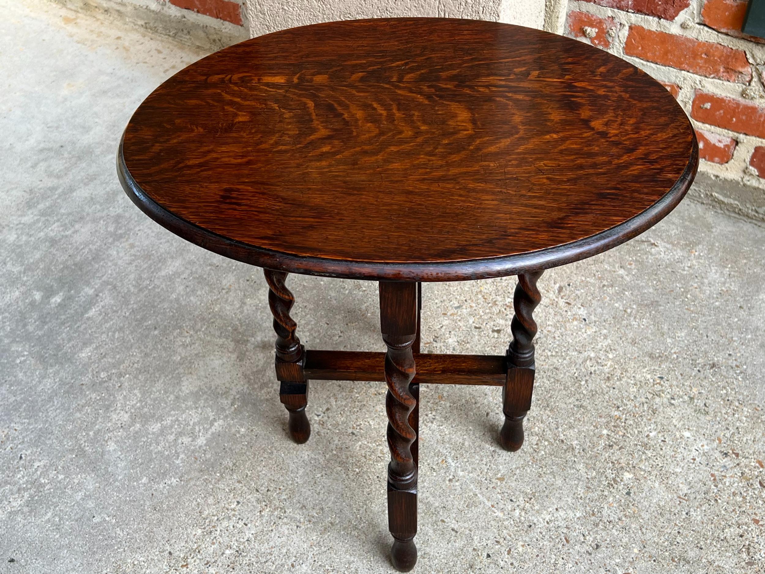 Petite Antique English Tiger Oak Barley Twist oval folding tea table Gateleg Jacobean.

Direct from England, a charming antique English oak folding “tea” table.
Features include a large tiger oak oval top with beveled edge, and folding base with