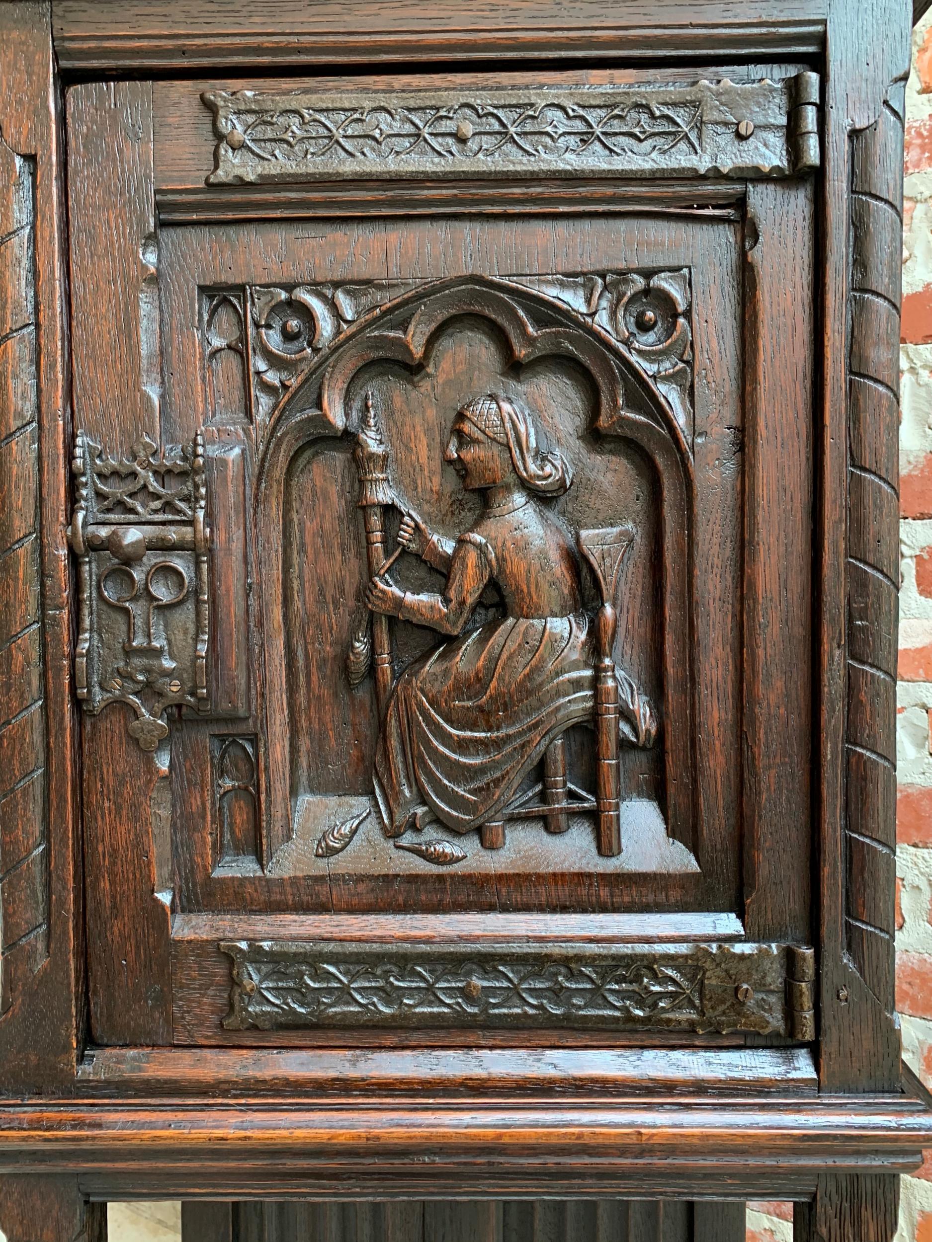 Petite armoire à vêtements en chêne français sculpté, vitrine, bibliothèque, 19ème C. en vente 8