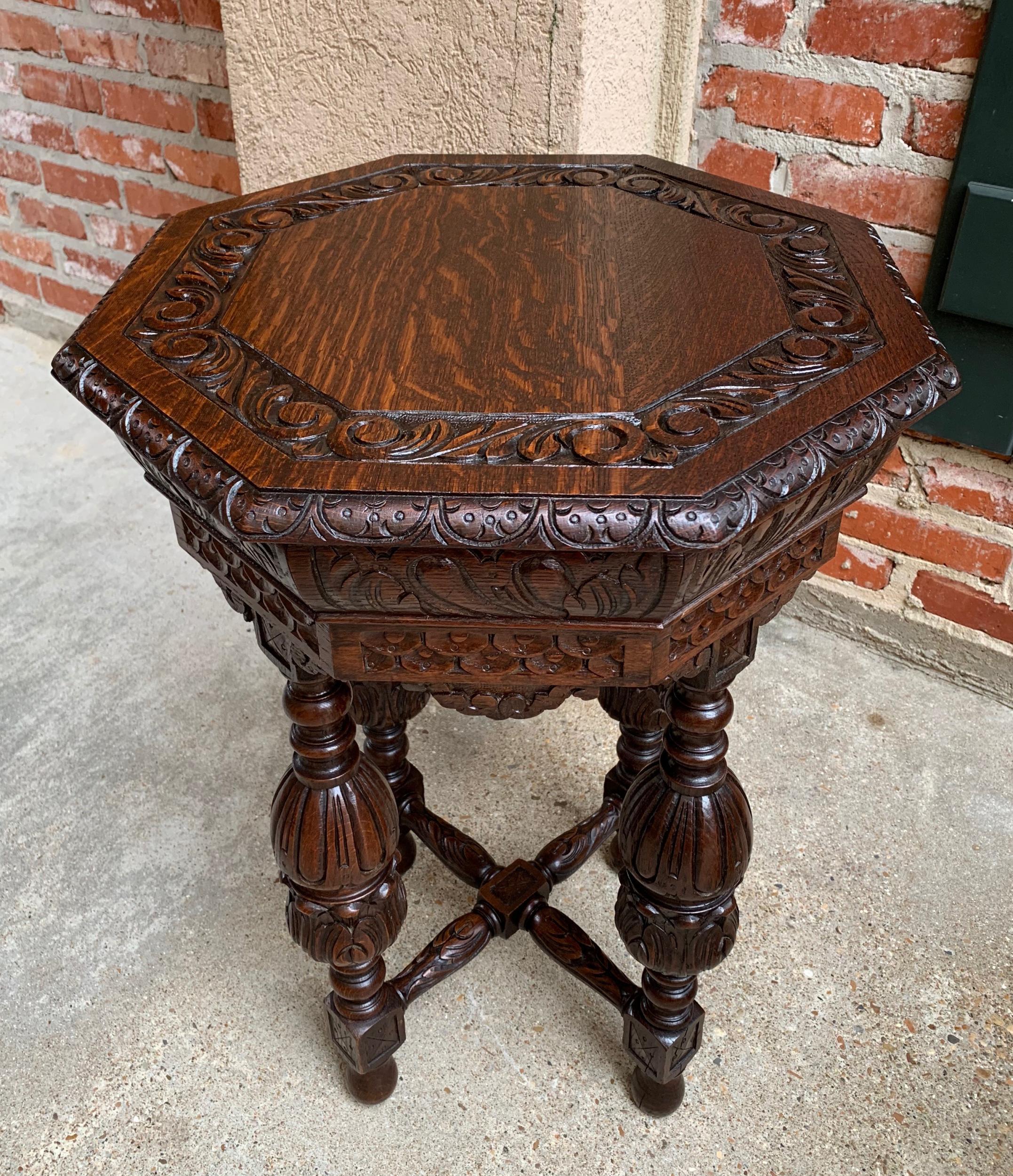 Petite Antique French Carved Oak Octagon Center Table Side End Renaissance In Good Condition In Shreveport, LA