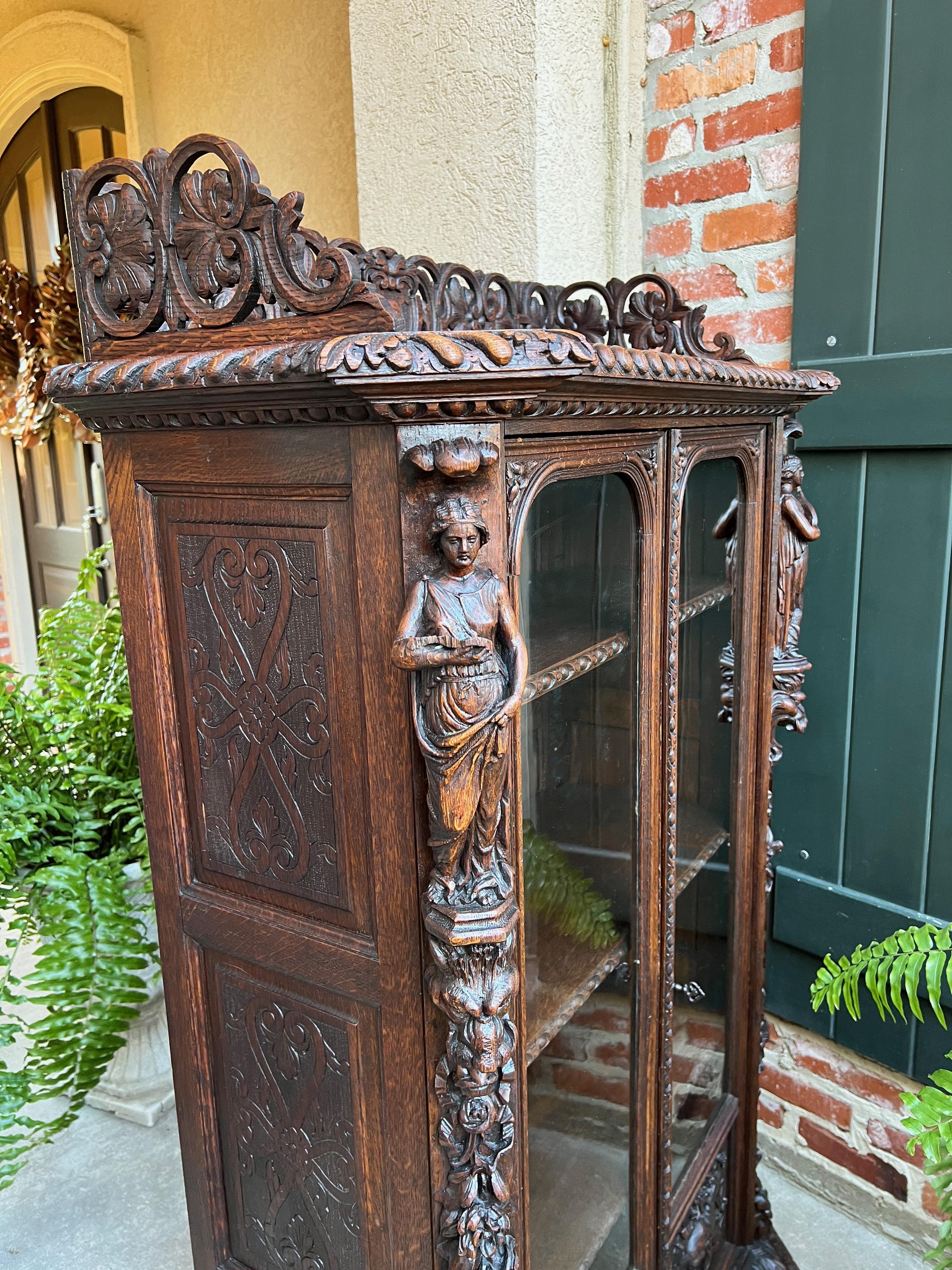 Petite Antique French Carved Oak Renaissance Revival Bookcase Cabinet Music In Good Condition In Shreveport, LA