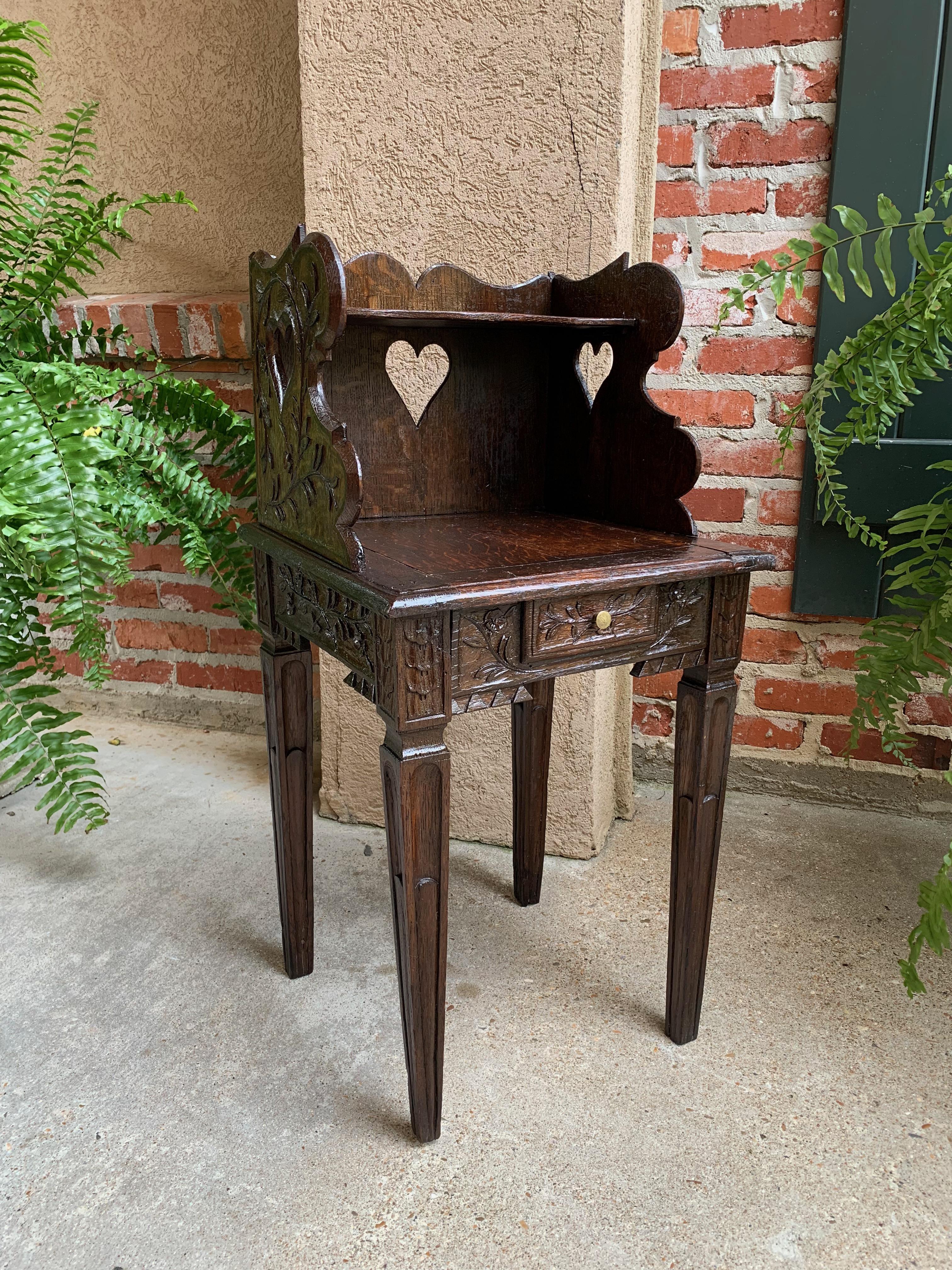 Direct from France, a lovely carved French accent table with classic French style and elegance.
Beautiful silhouette, with serpentine edge table top above a petite high half shelf with open storage area below.
Lavish French carvings on all sides