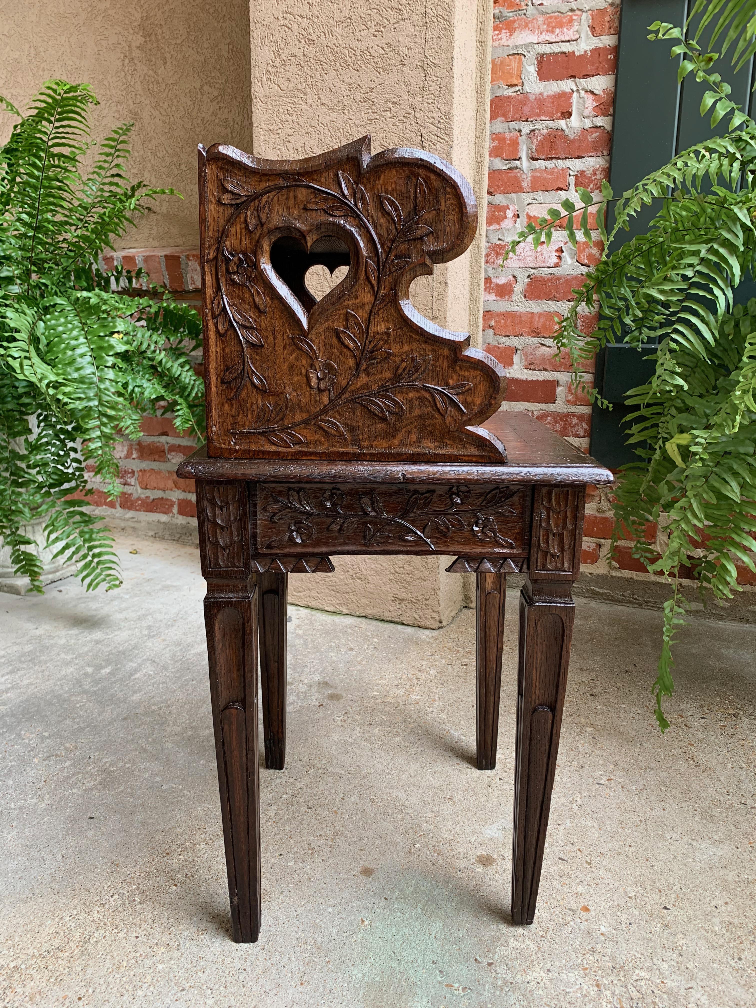 Petite Antique French Carved Oak Side End Table Nightstand Serpentine In Good Condition In Shreveport, LA