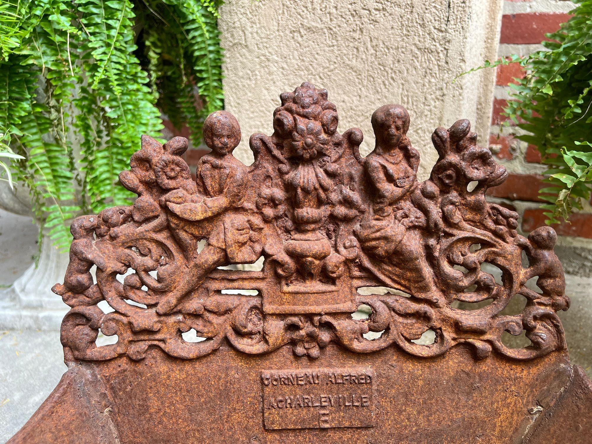 Petite Antique French Cast Iron Planter Jardinière Basket Grate Corneau c1880 In Good Condition For Sale In Shreveport, LA