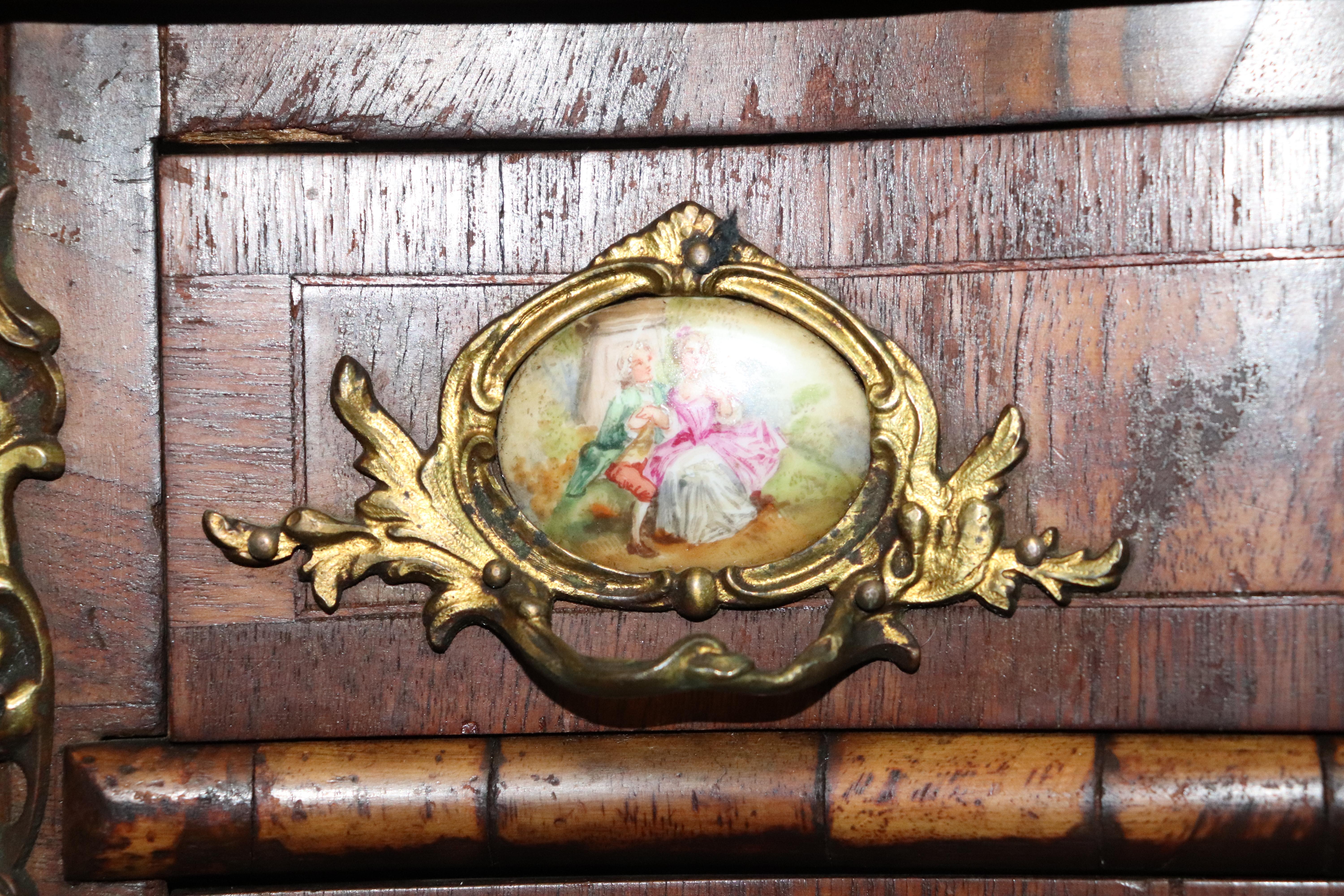 Petite Antique French Louis XV Lingerie Chest Sevres Style Porcelain Plaques In Good Condition In Swedesboro, NJ