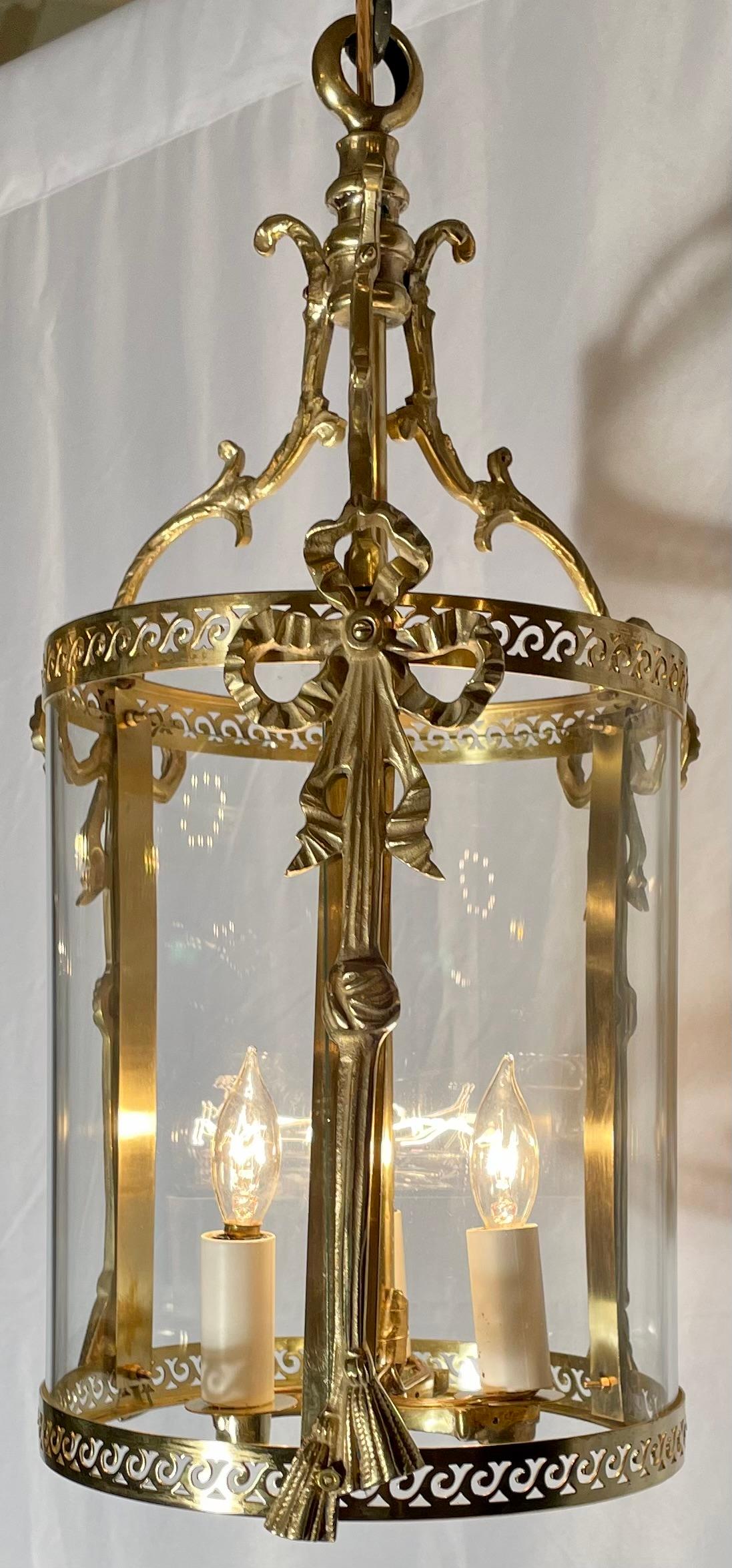Petite Antique French Louis XVI Gold Bronze Hall Lantern, Circa 1900. In Good Condition For Sale In New Orleans, LA