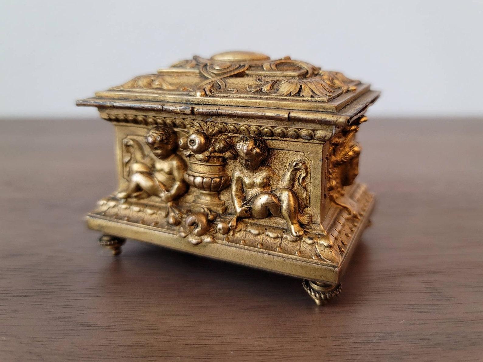 Petite Antique French Neoclassical Gilt Bronze Jewel Casket In Good Condition For Sale In Forney, TX