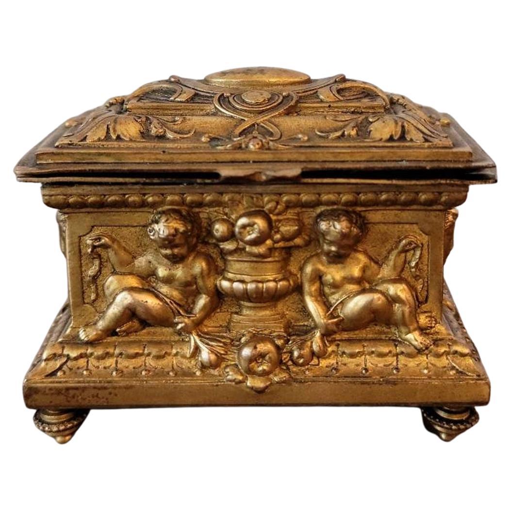 Petite Antike Französisch Neoklassische Vergoldete Bronze Jewell Schatulle im Angebot