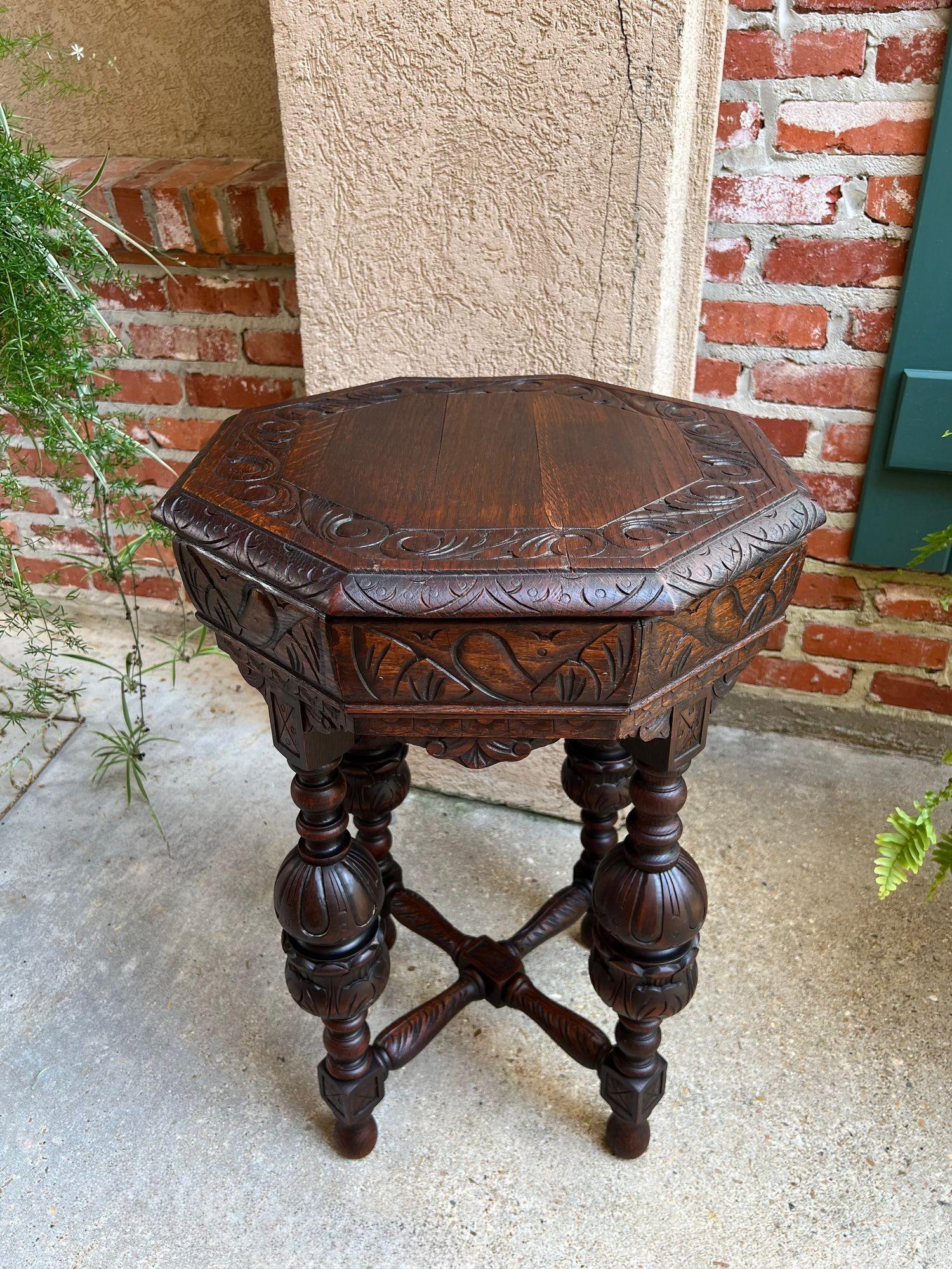 PETITE Antique French Octagon Center Side TABLE Renaissance Carved Oak c1890 in vendita 2