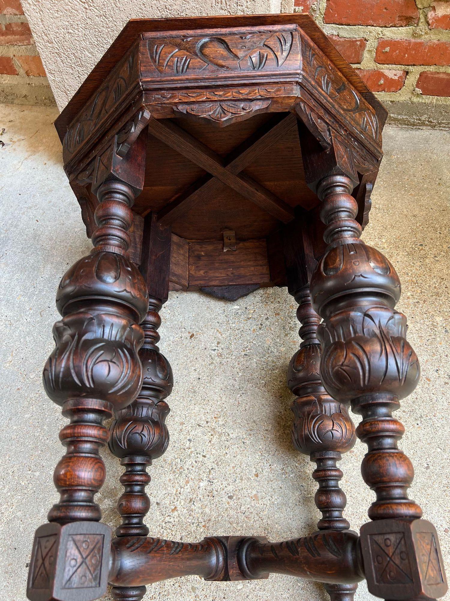 PETITE Antique French Octagon Center Side TABLE Renaissance Carved Oak c1890 in vendita 4