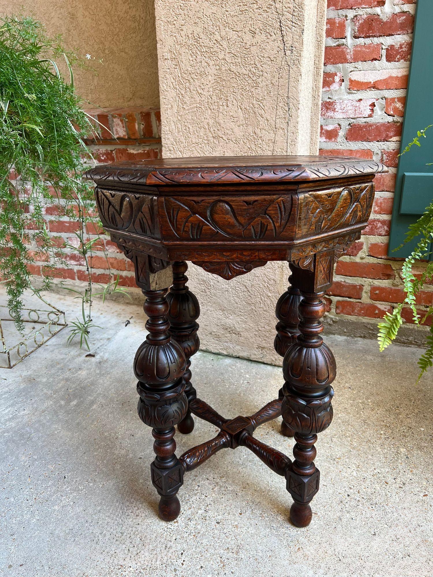 PETITE Antique French Octagon Center Side TABLE Renaissance Carved Oak c1890 in vendita 5