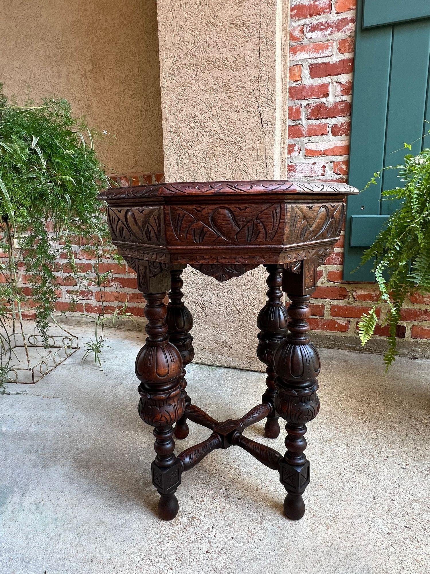 PETITE Antique French Octagon Center Side TABLE Renaissance Carved Oak c1890 in vendita 6