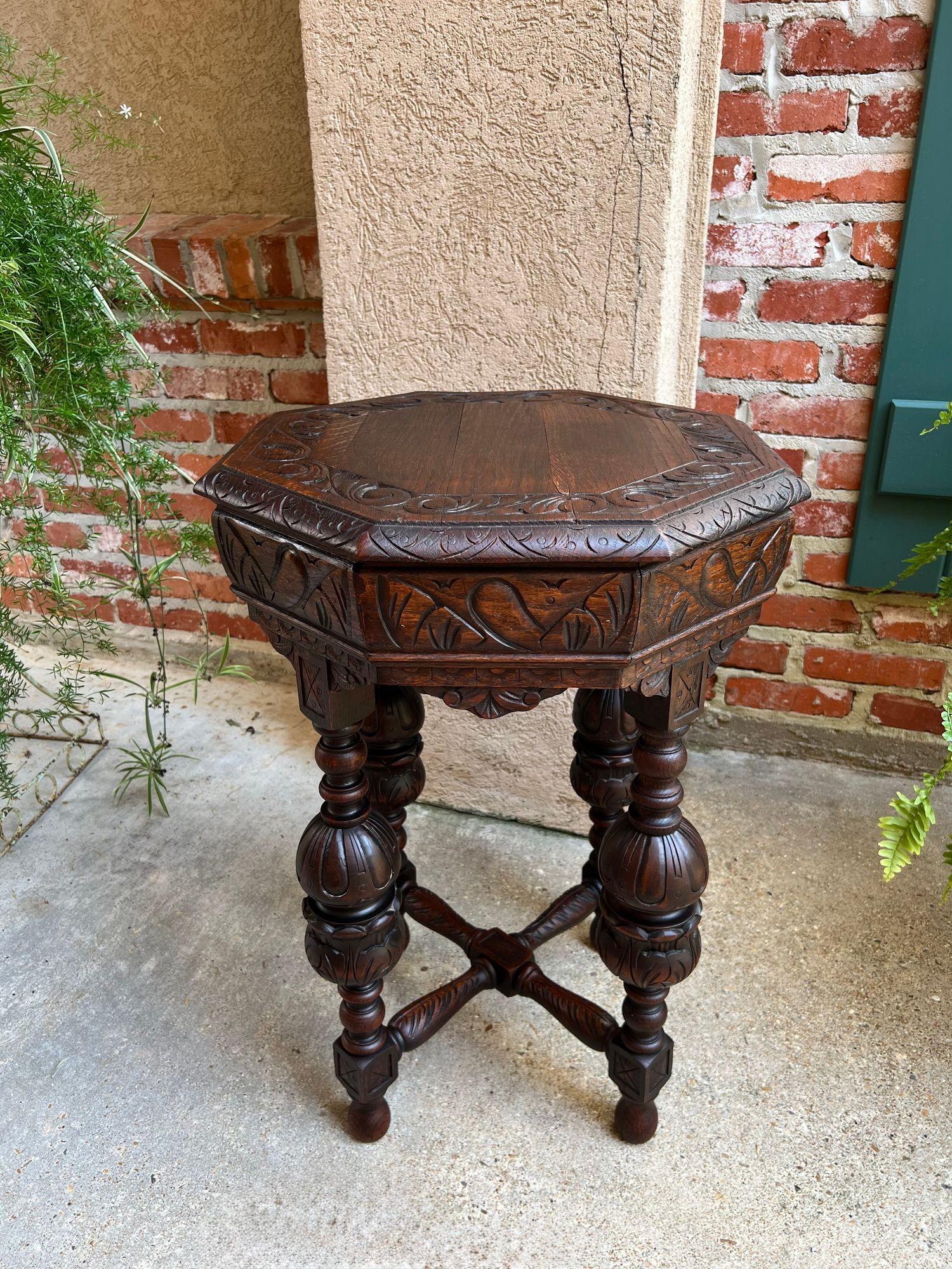PETITE Antique French Octagon Center Side TABLE Renaissance Carved Oak c1890 in vendita 7