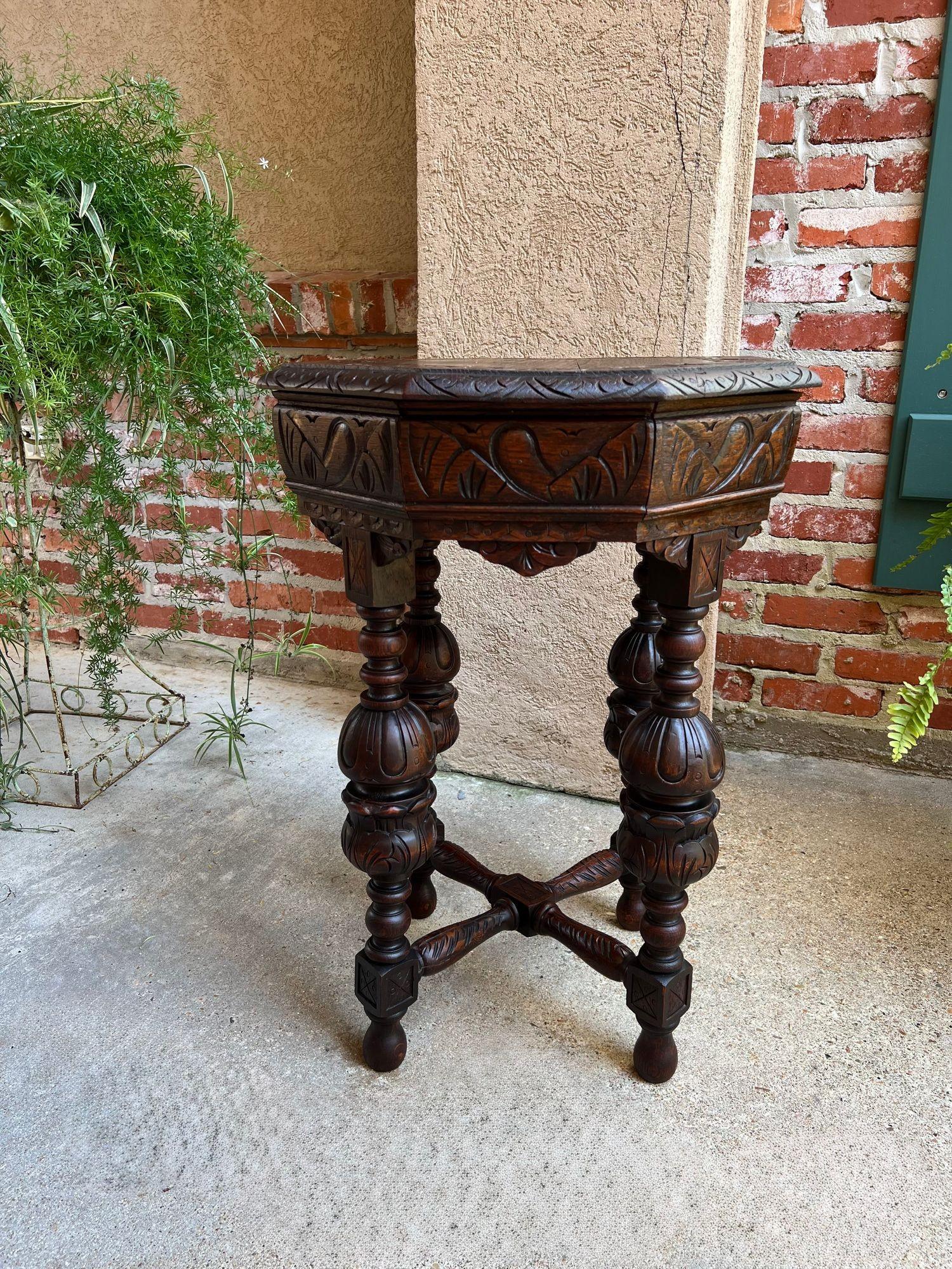 PETITE Antique French Octagon Center Side TABLE Renaissance Carved Oak c1890 in vendita 8