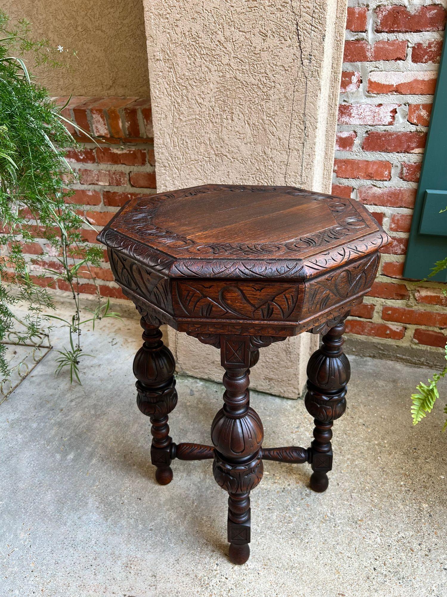 PETITE Antique French Octagon Center Side TABLE Renaissance Carved Oak c1890 in vendita 9