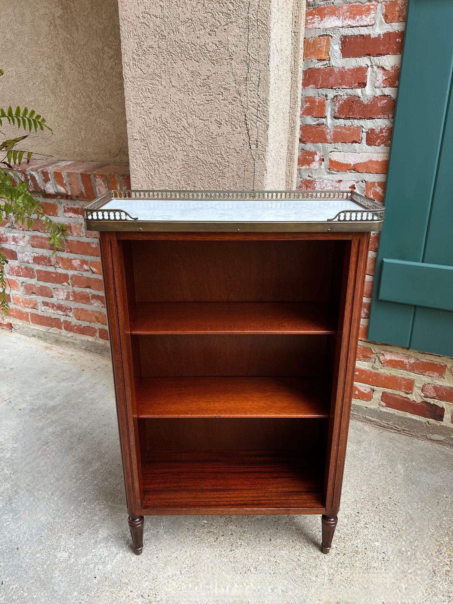 PETITE Antique French Open Bookcase White Marble Louis XVI Mahogany c1930.

Direct from France, an extremely special petite antique French open bookcase with amazing Louis XVI features!! The bookcase has it’s original white variegated marble top and