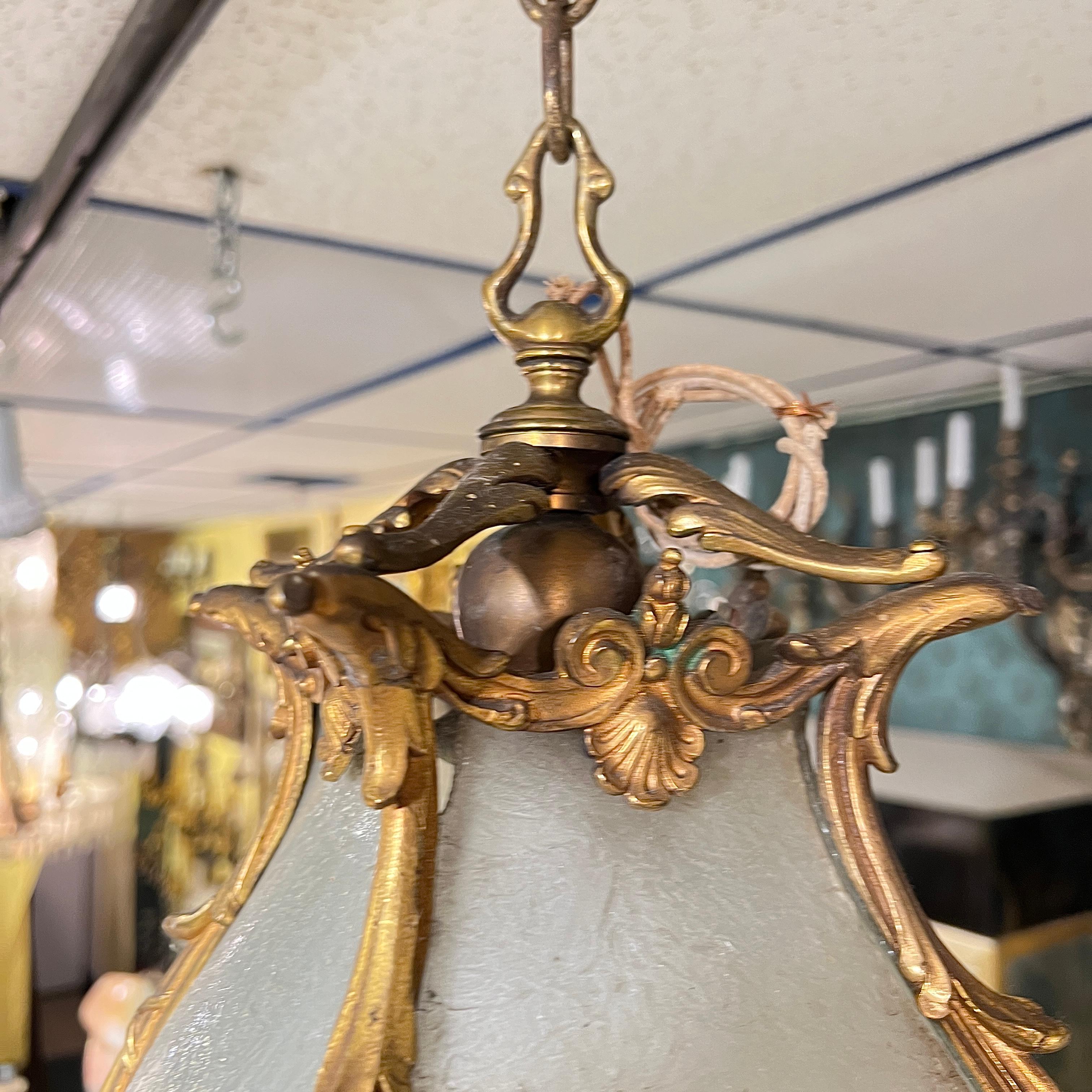 Petite Antique Gilt Bronze Lantern with Frosted Glass Dorado en venta