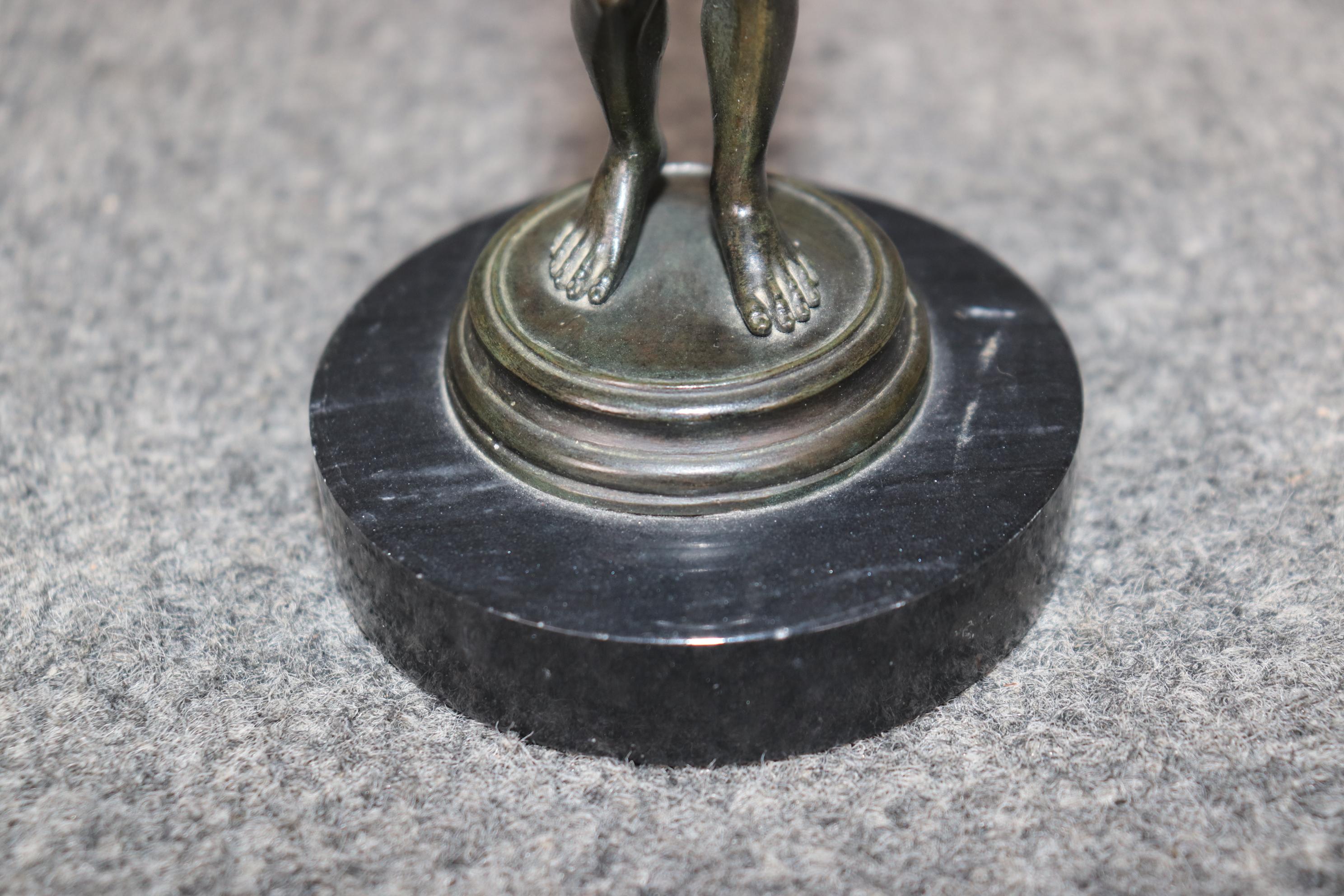 Pequeña Escultura Figural Italiana Antigua de Bronce Estilo Grand Tour siglo XX en venta