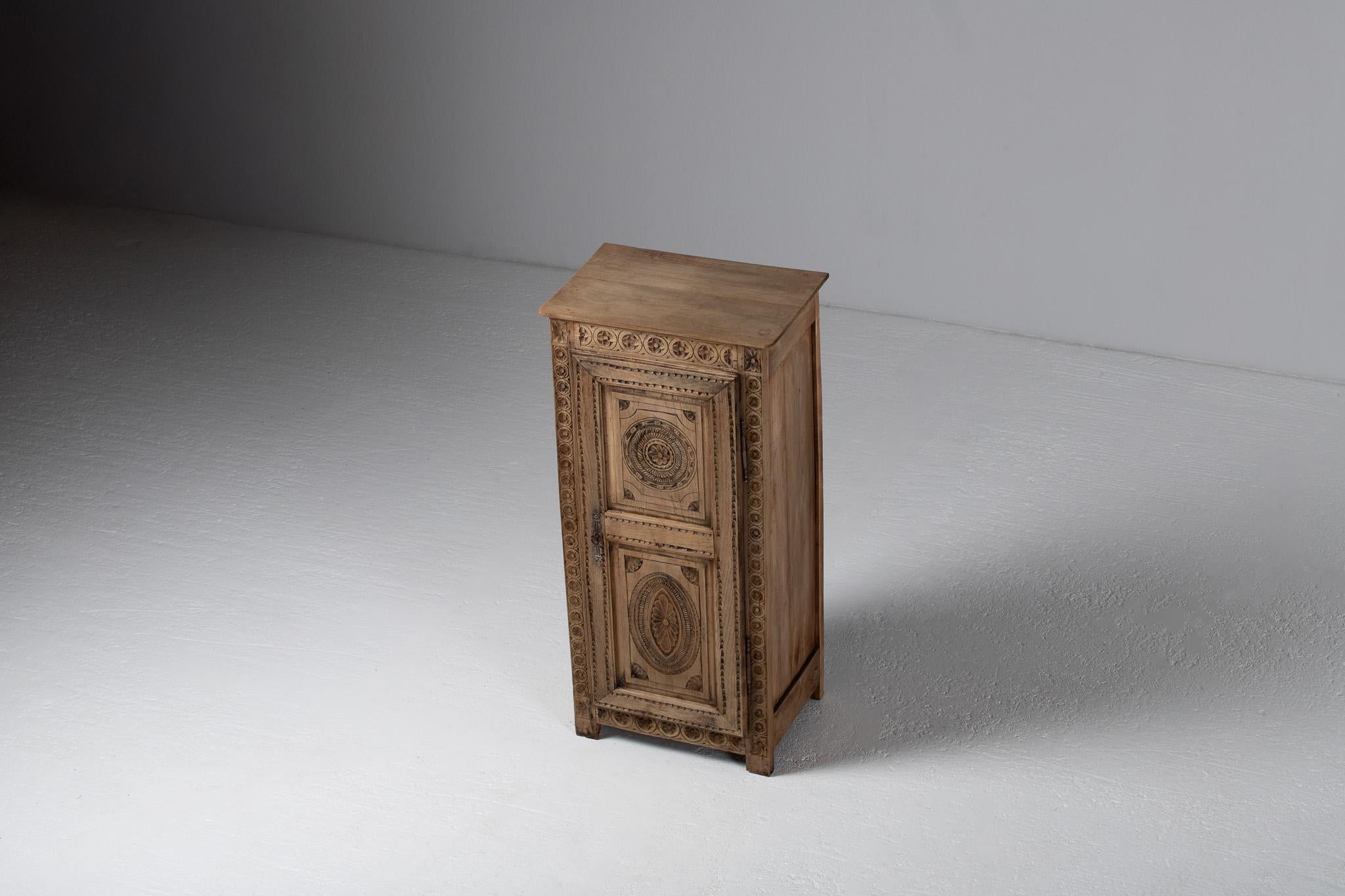 Quercia Petite Armoire in Carved Pine, Spain, 19th Century in vendita