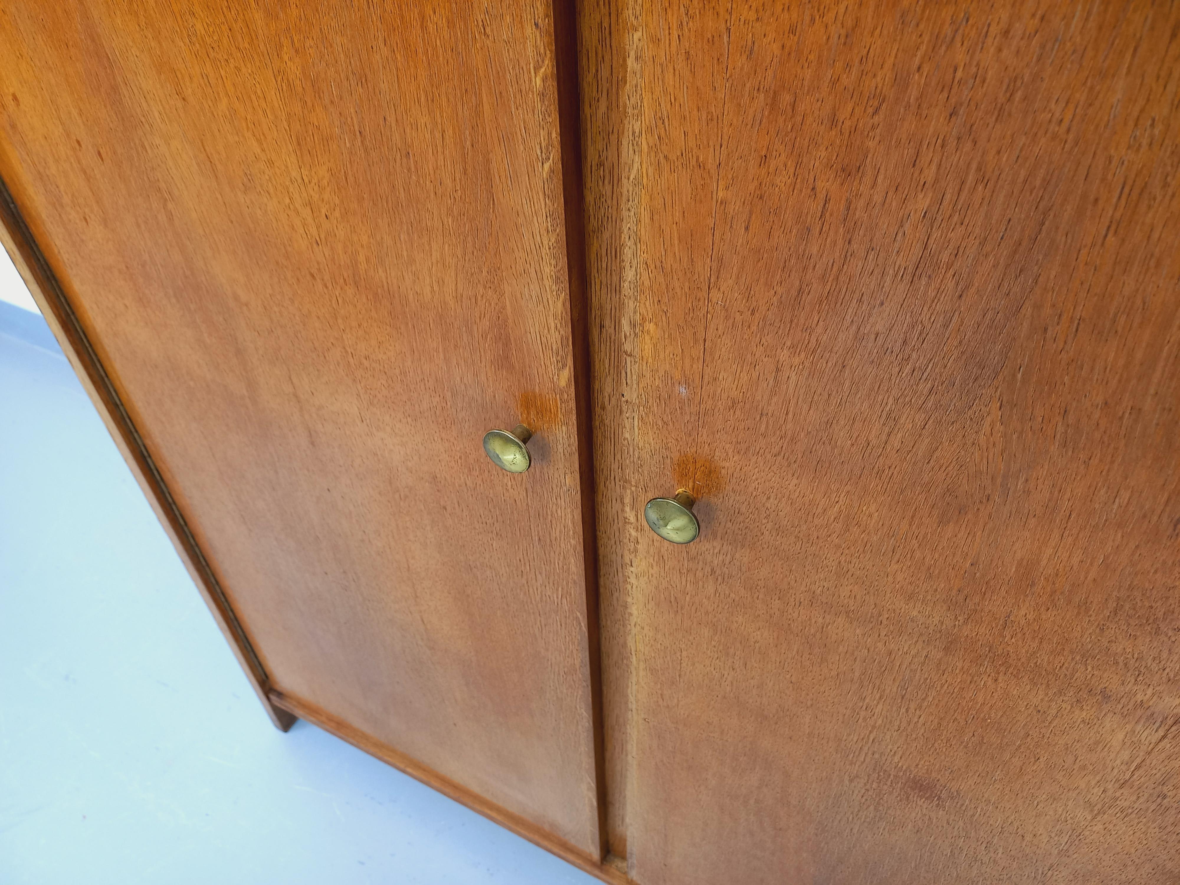 Kleiner Vintage-Schrank aus Holz aus den 60er Jahren 1