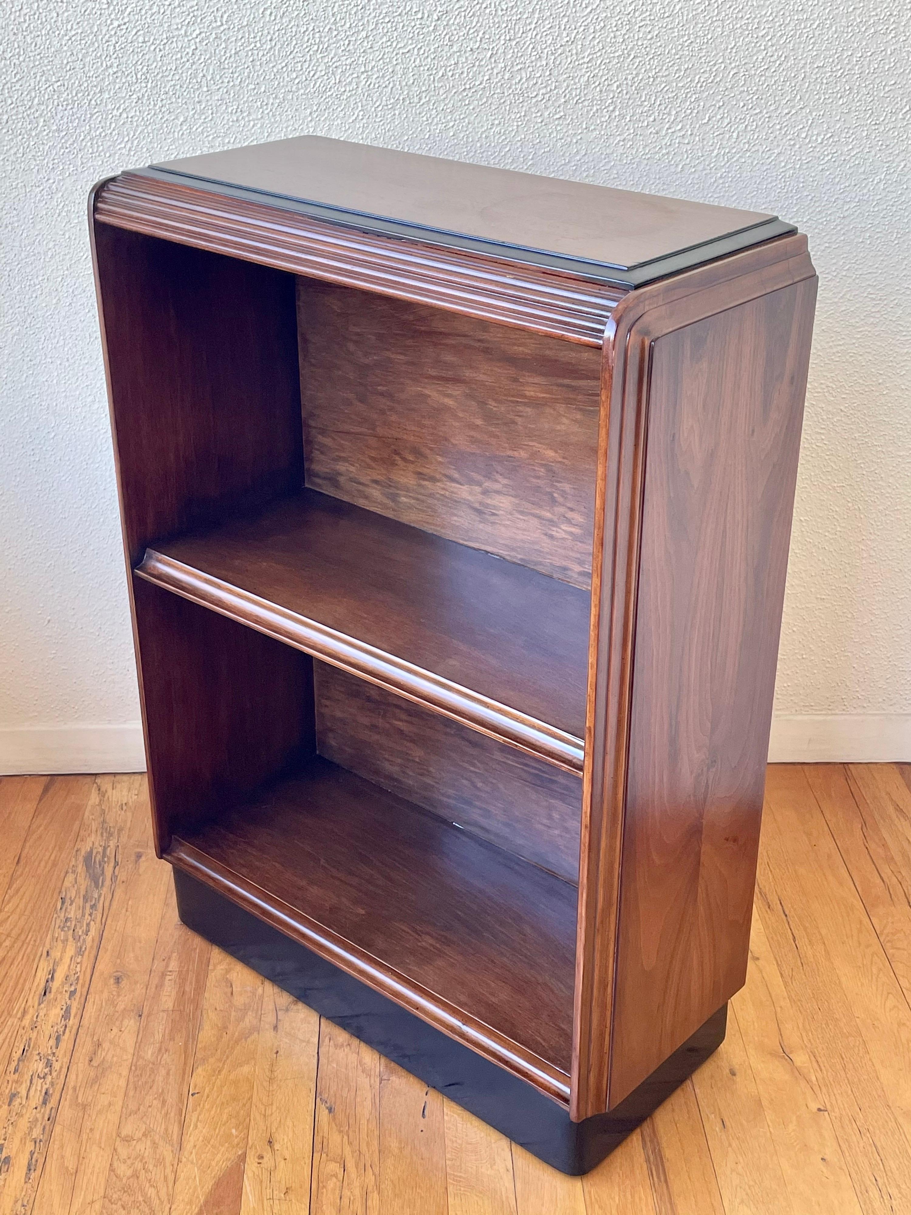Petite Art Deco American Bookcase In Excellent Condition In San Diego, CA
