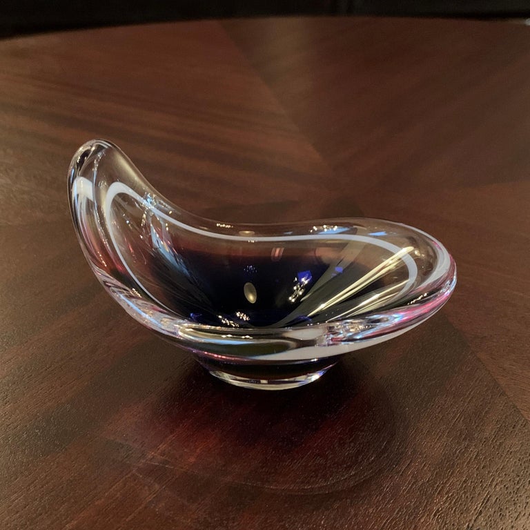 Petite Art Glass Coquille Bowl by Paul Kedelv for Flygsfors For Sale at