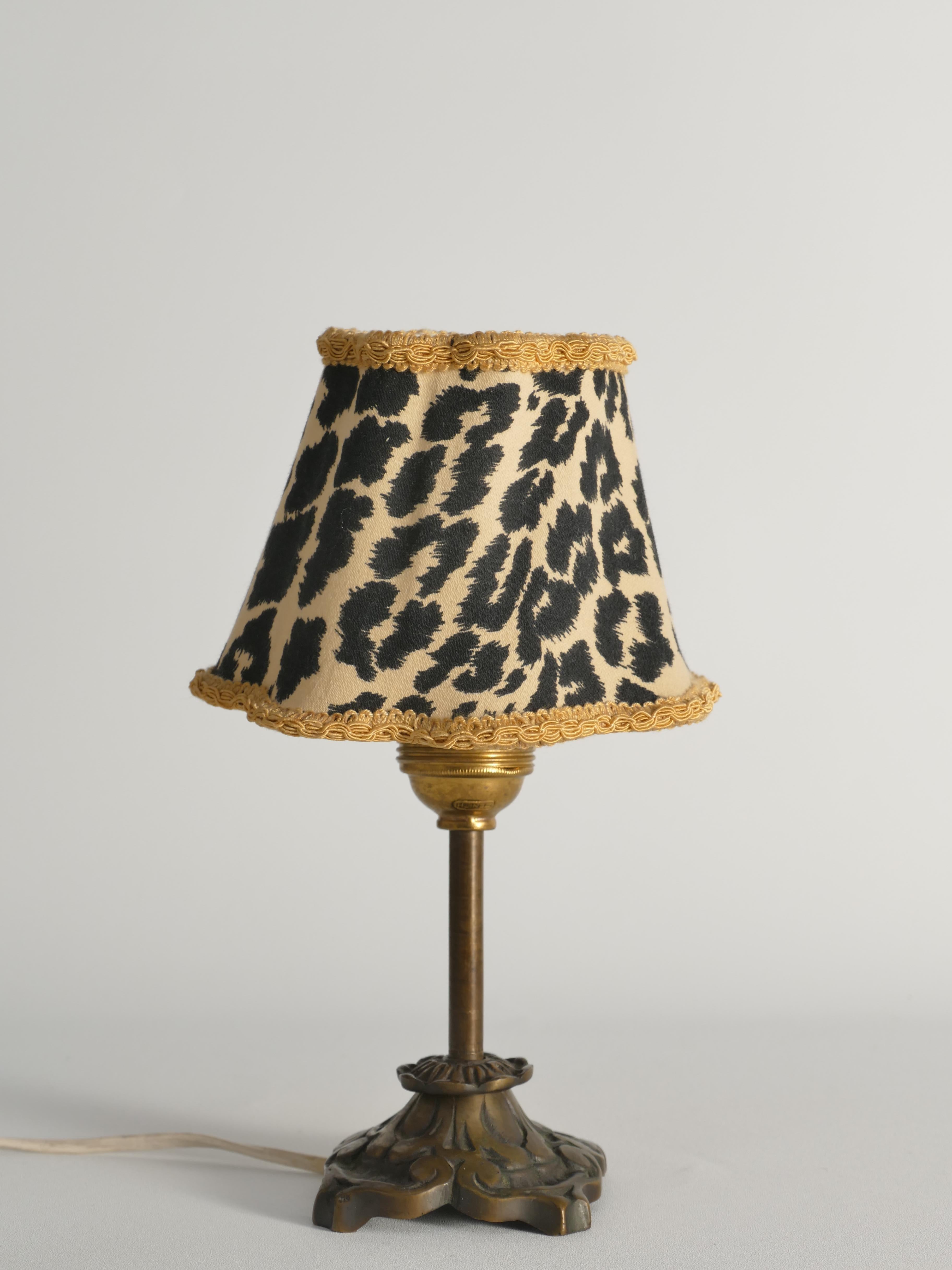 Petite Art Nouveau Tischlampe aus Messing (Schwedisch) im Angebot