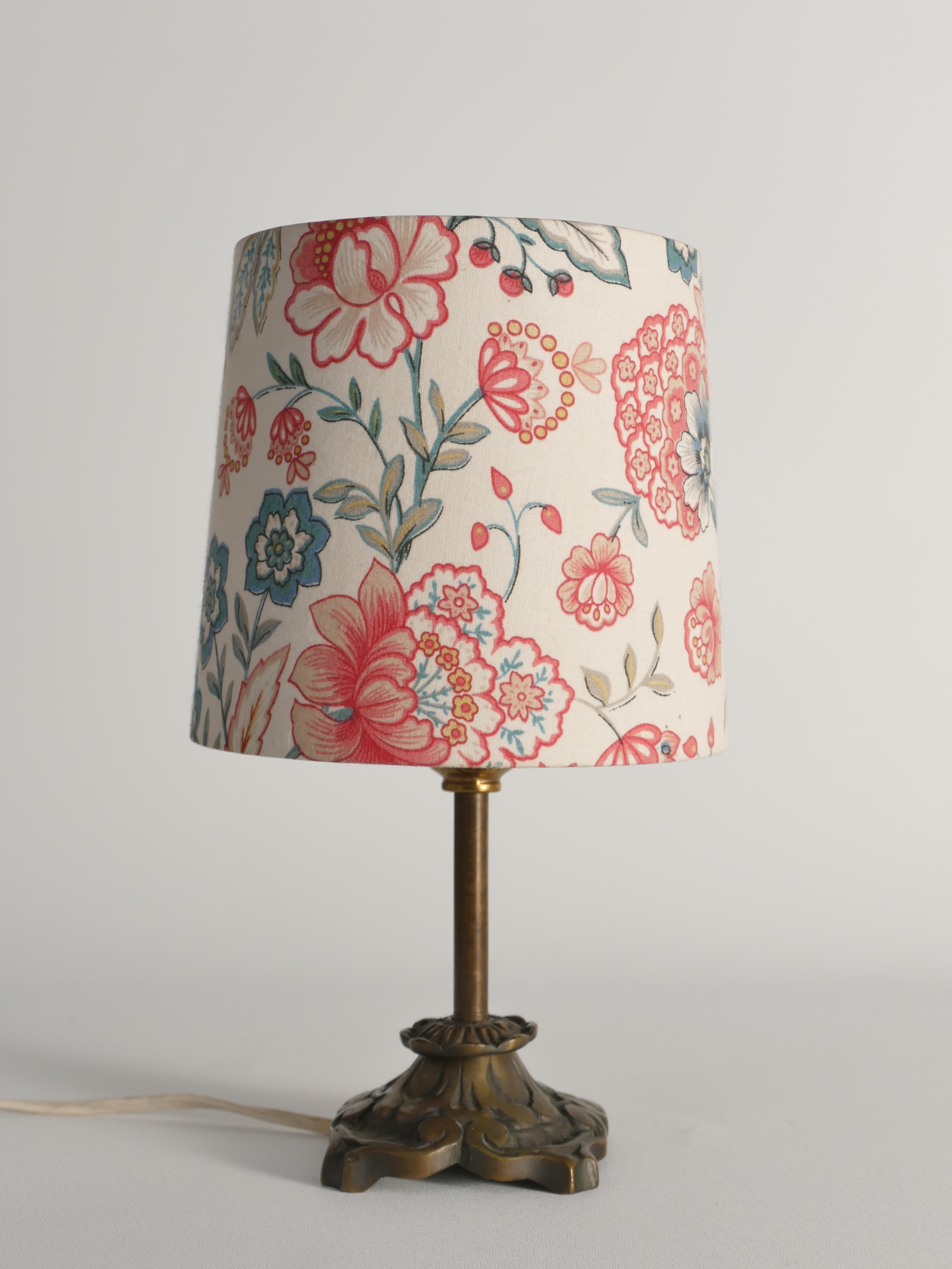 Petite Art Nouveau Tischlampe aus Messing (20. Jahrhundert) im Angebot