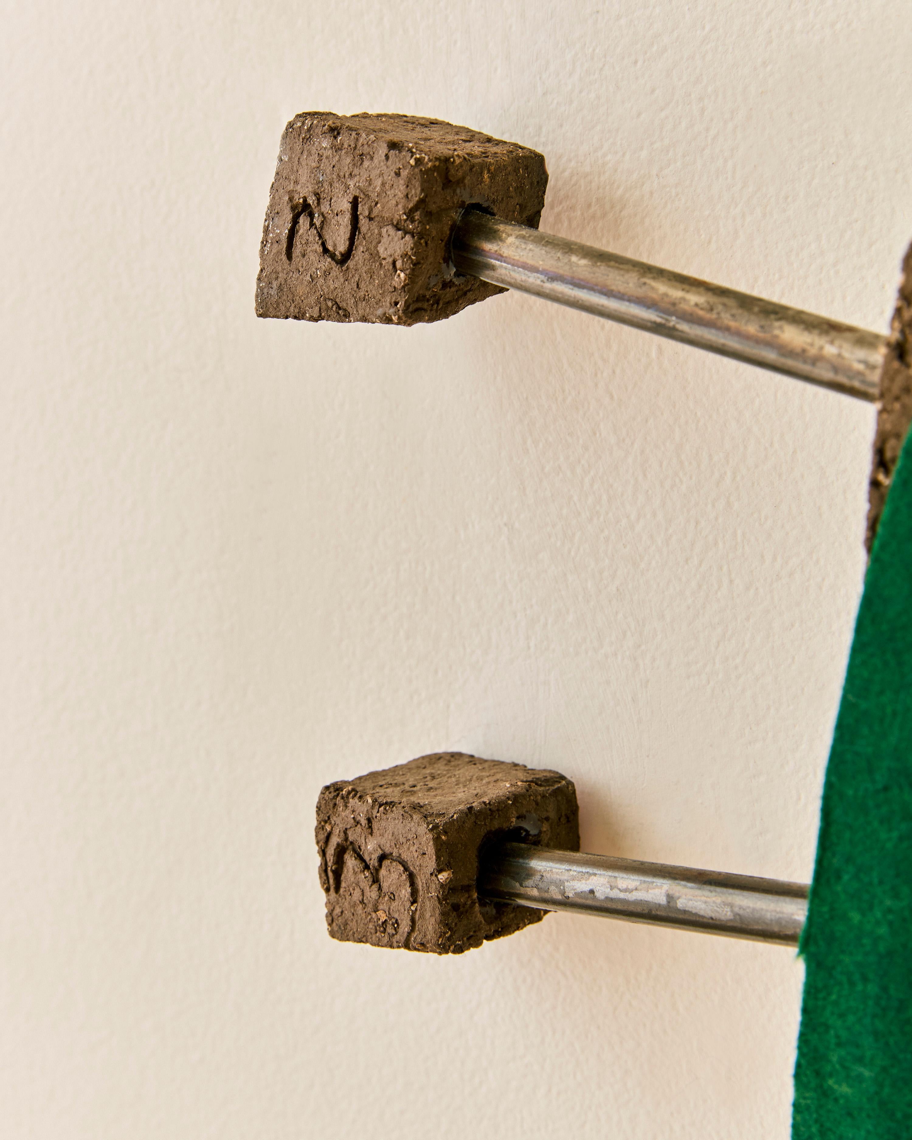 Petite Artisan Miroir d'art populaire à pointes en vente 2