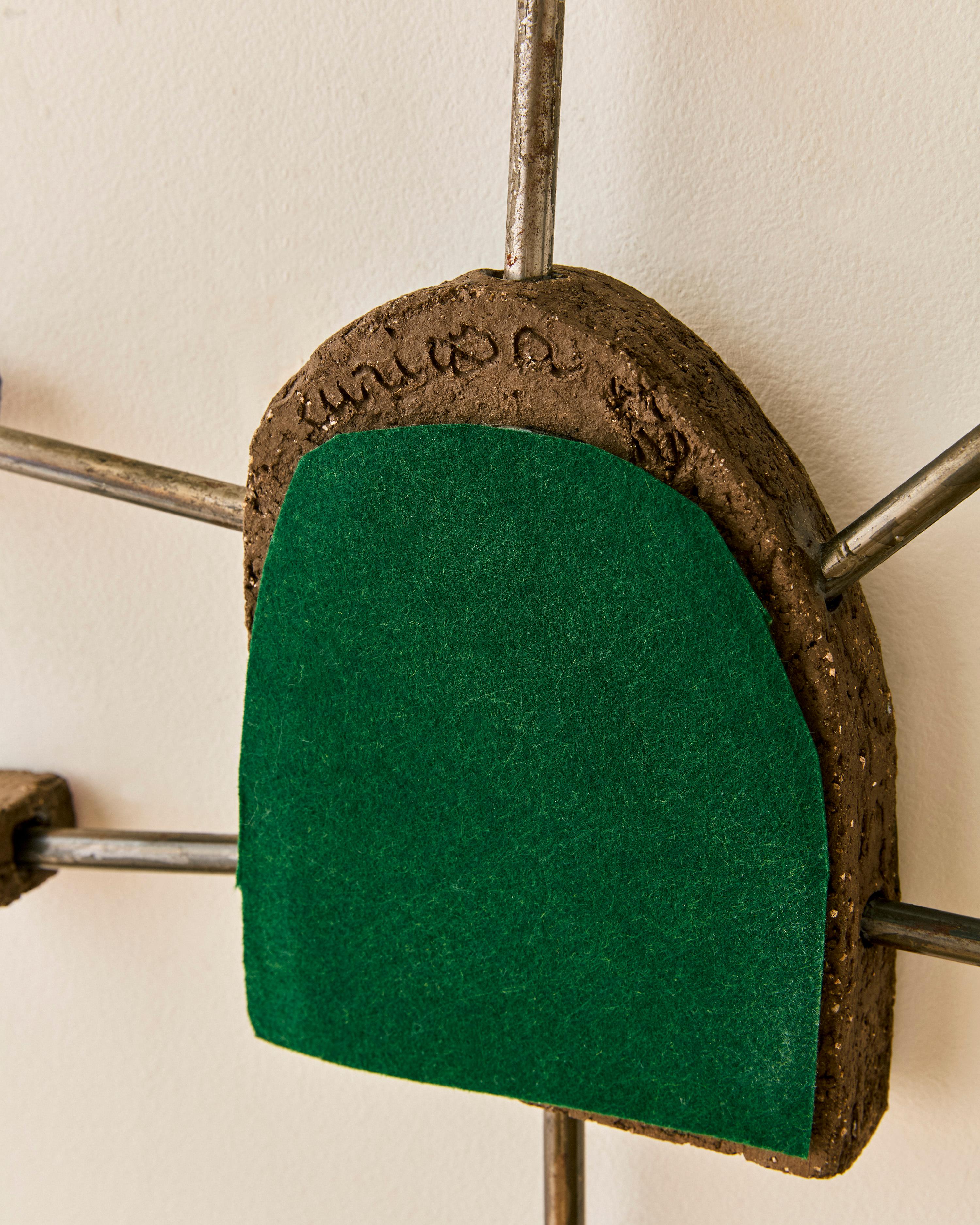 Petite Artisan Miroir d'art populaire à pointes en vente 3