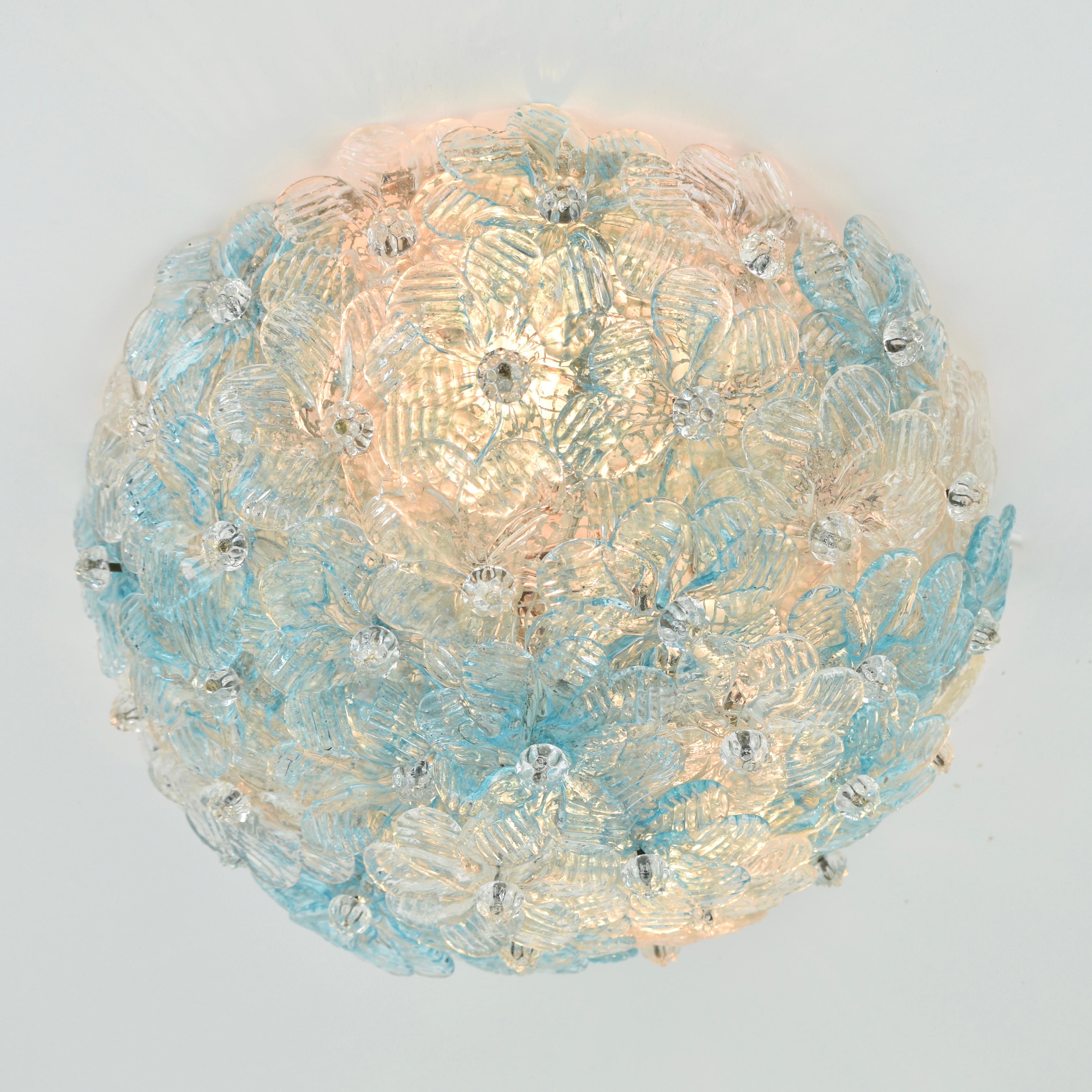Petite Barovier Toso Cesta de flores de cristal de Murano azul y claro, años 50 en venta 2