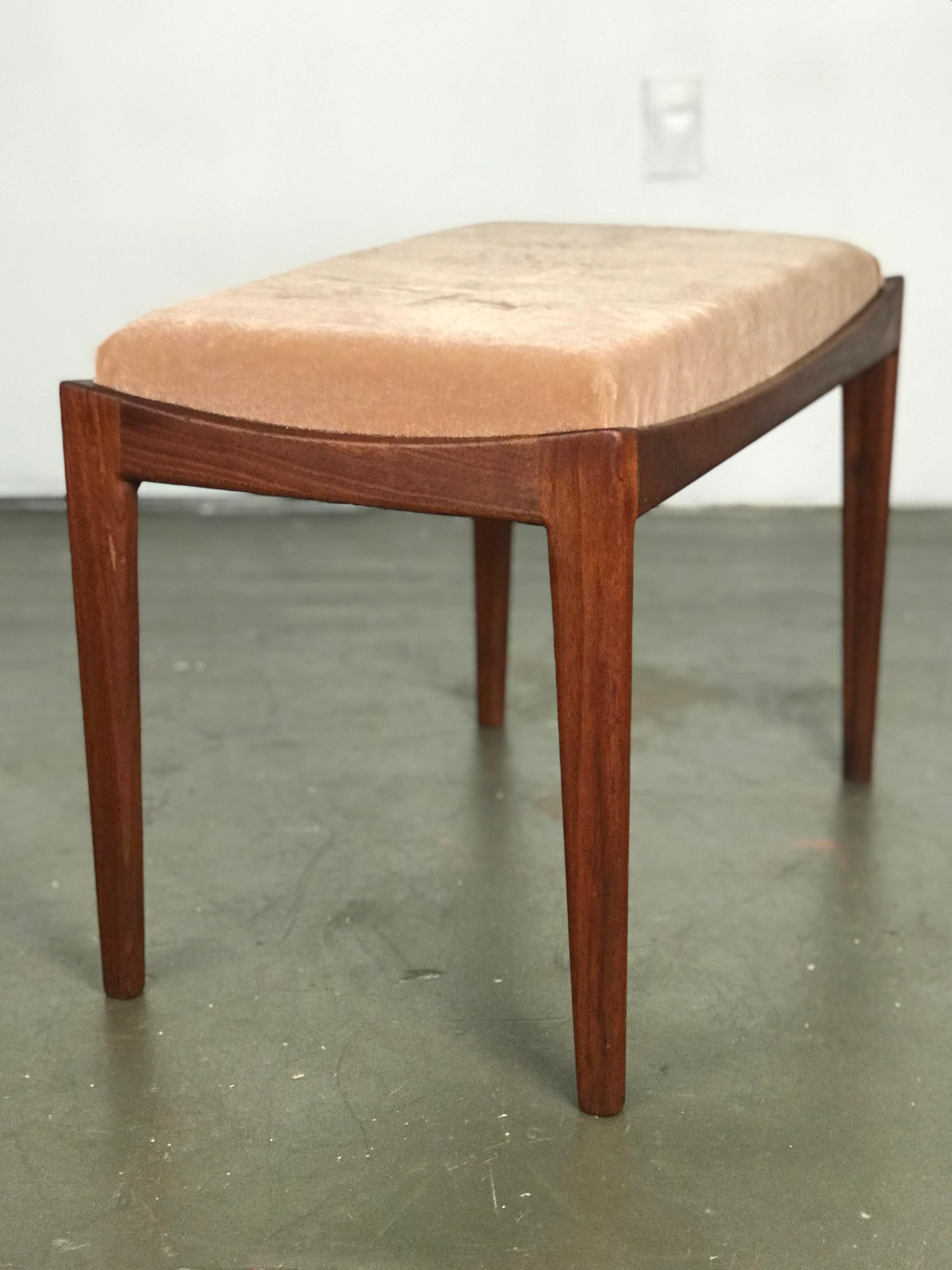 Petite Bench by Jens Risom in Mohair and Walnut, 1960's In Good Condition In Framingham, MA