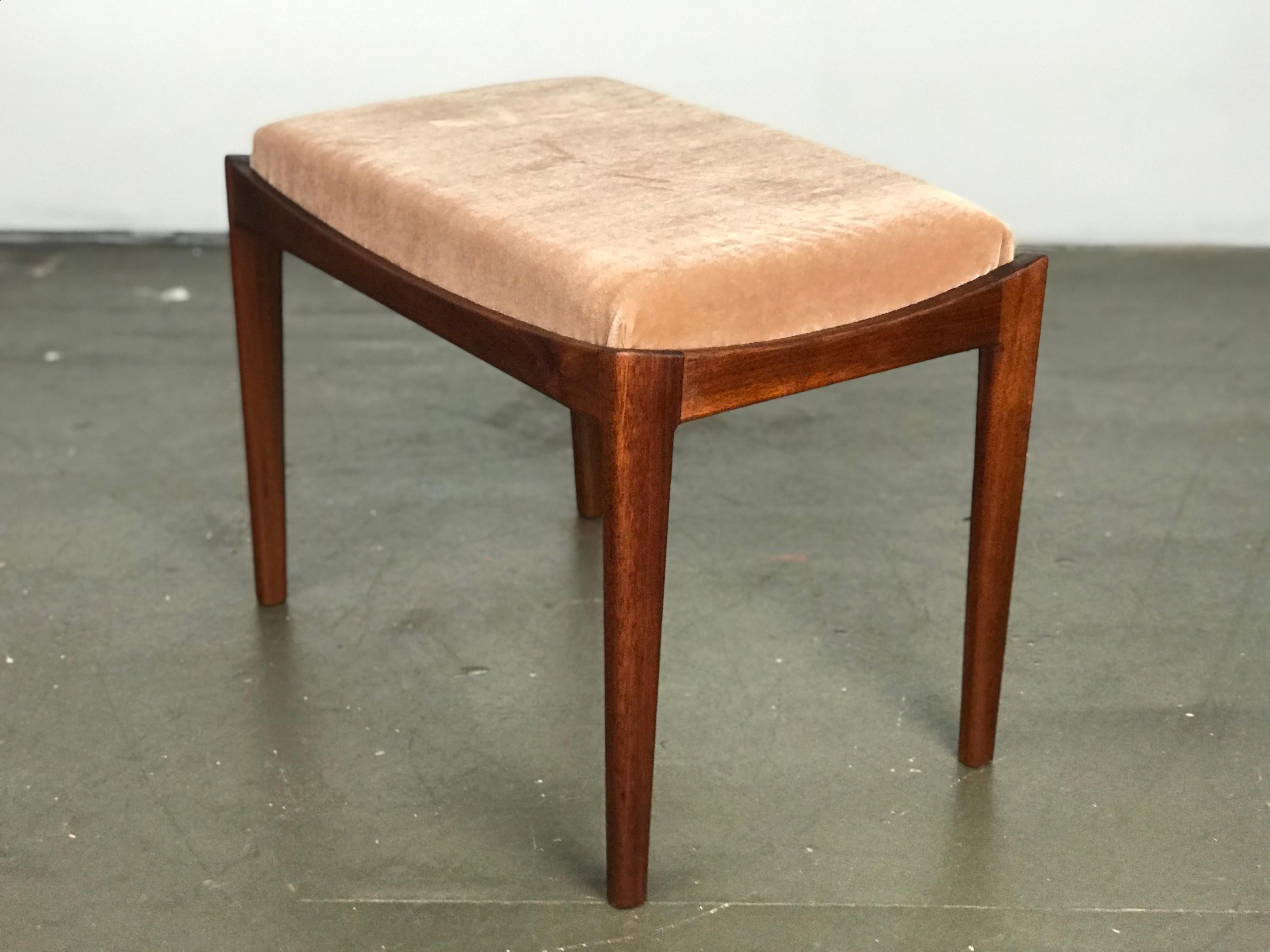 Petite Bench by Jens Risom in Mohair and Walnut, 1960's 1