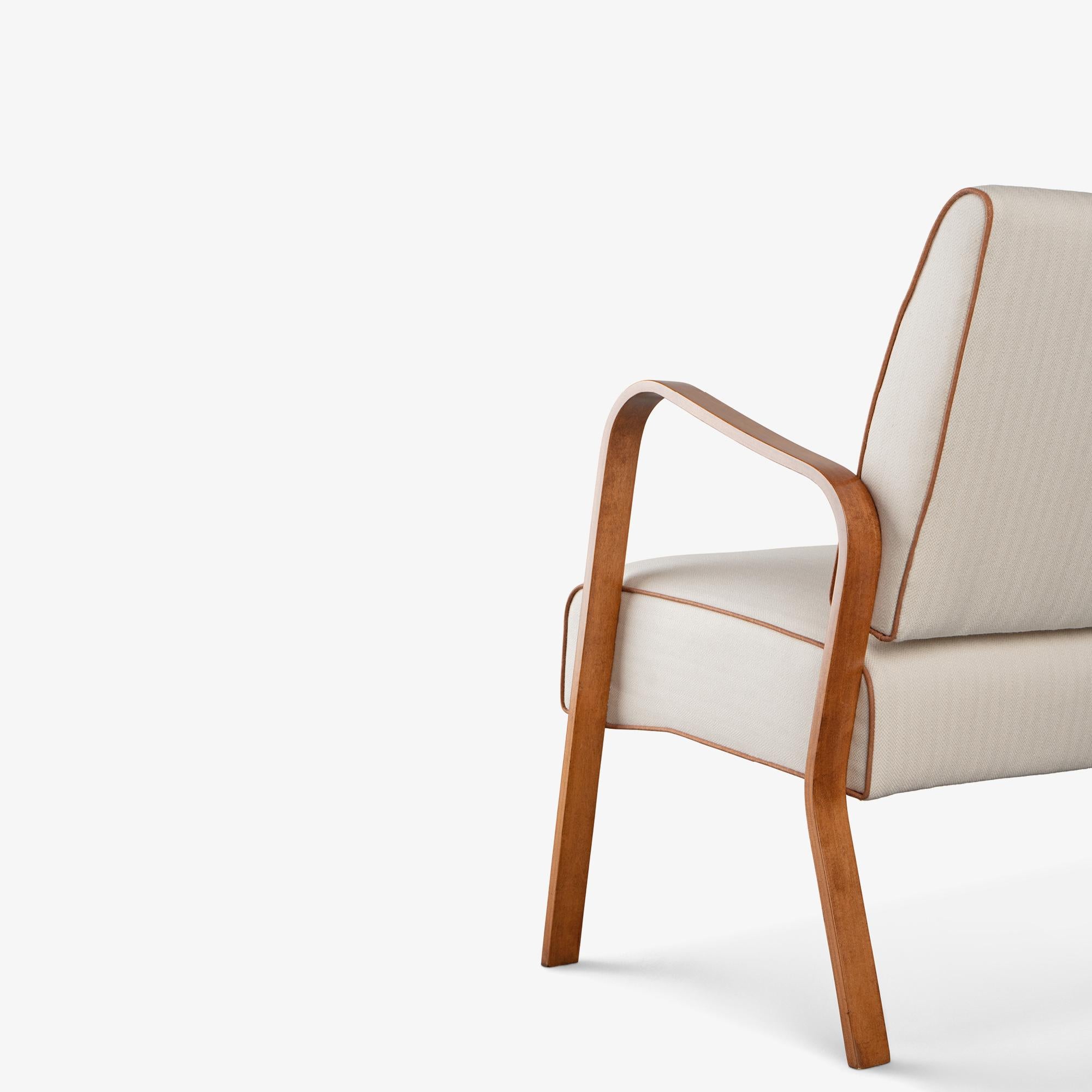 Petite Bentwood Settee in lana e lino di Holland and Sherry con profili in lino In condizioni buone in vendita a Stamford, CT