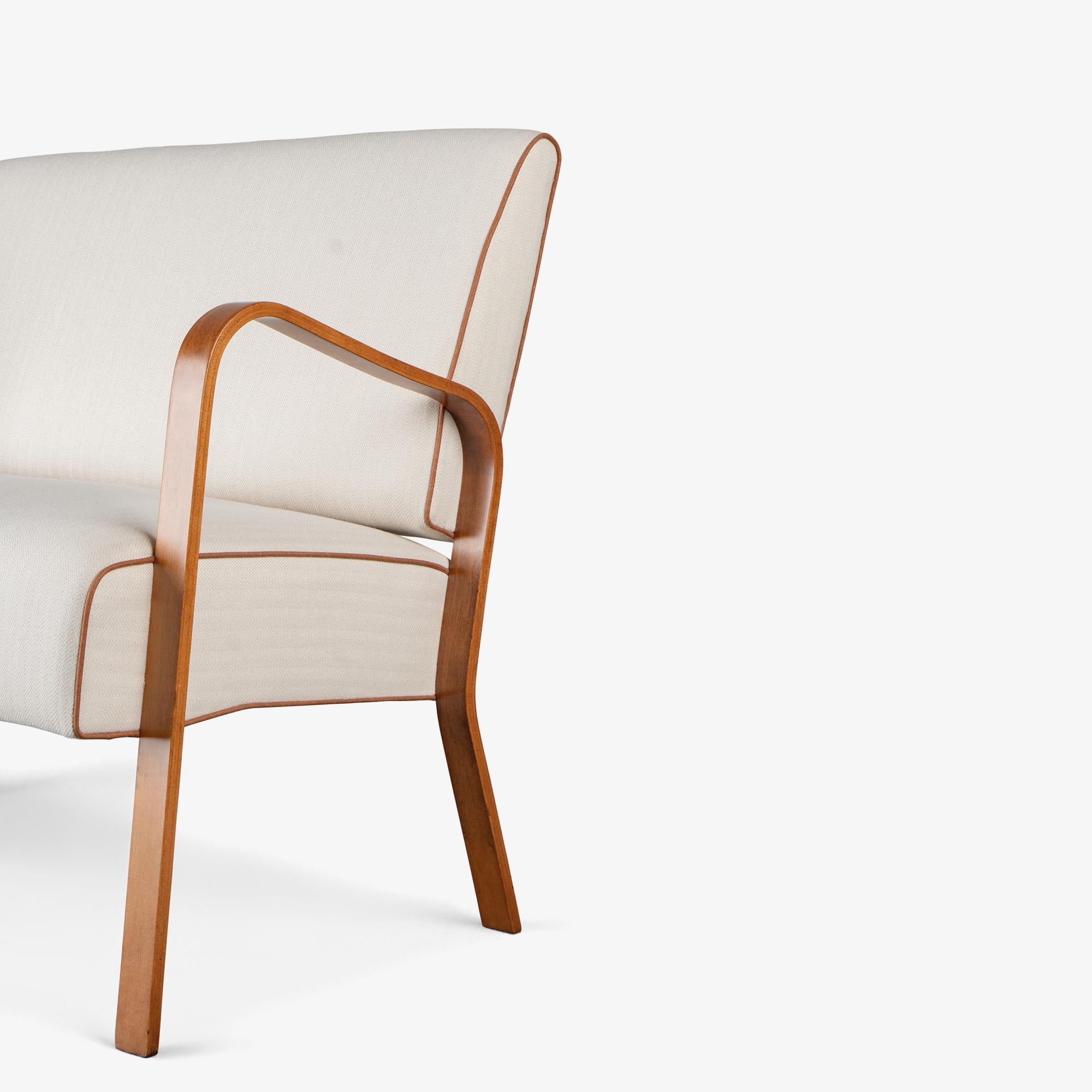 Petite Bentwood Settee in lana e lino di Holland and Sherry con profili in lino in vendita 2