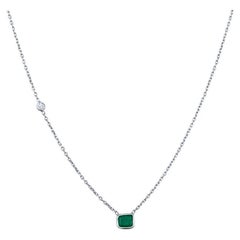 Petite Bezel Set Smaragd und Diamant 14 Karat Weißgold Anhänger Halskette
