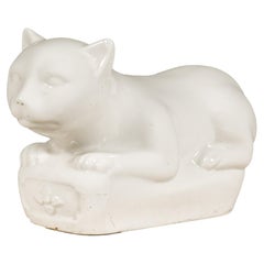 Petite sculpture de chat en porcelaine blanche de Chine, vintage