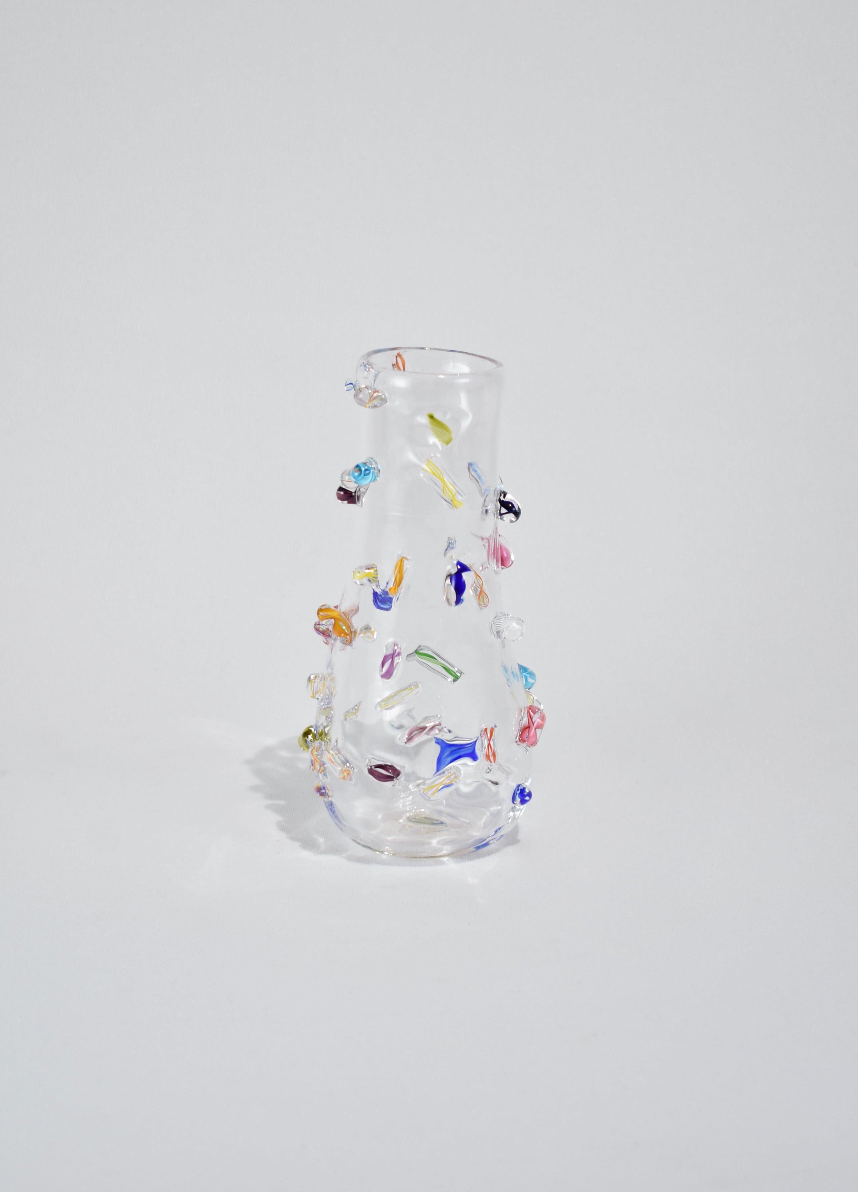 Kleine Vase aus geblasenem Glas (amerikanisch) im Angebot