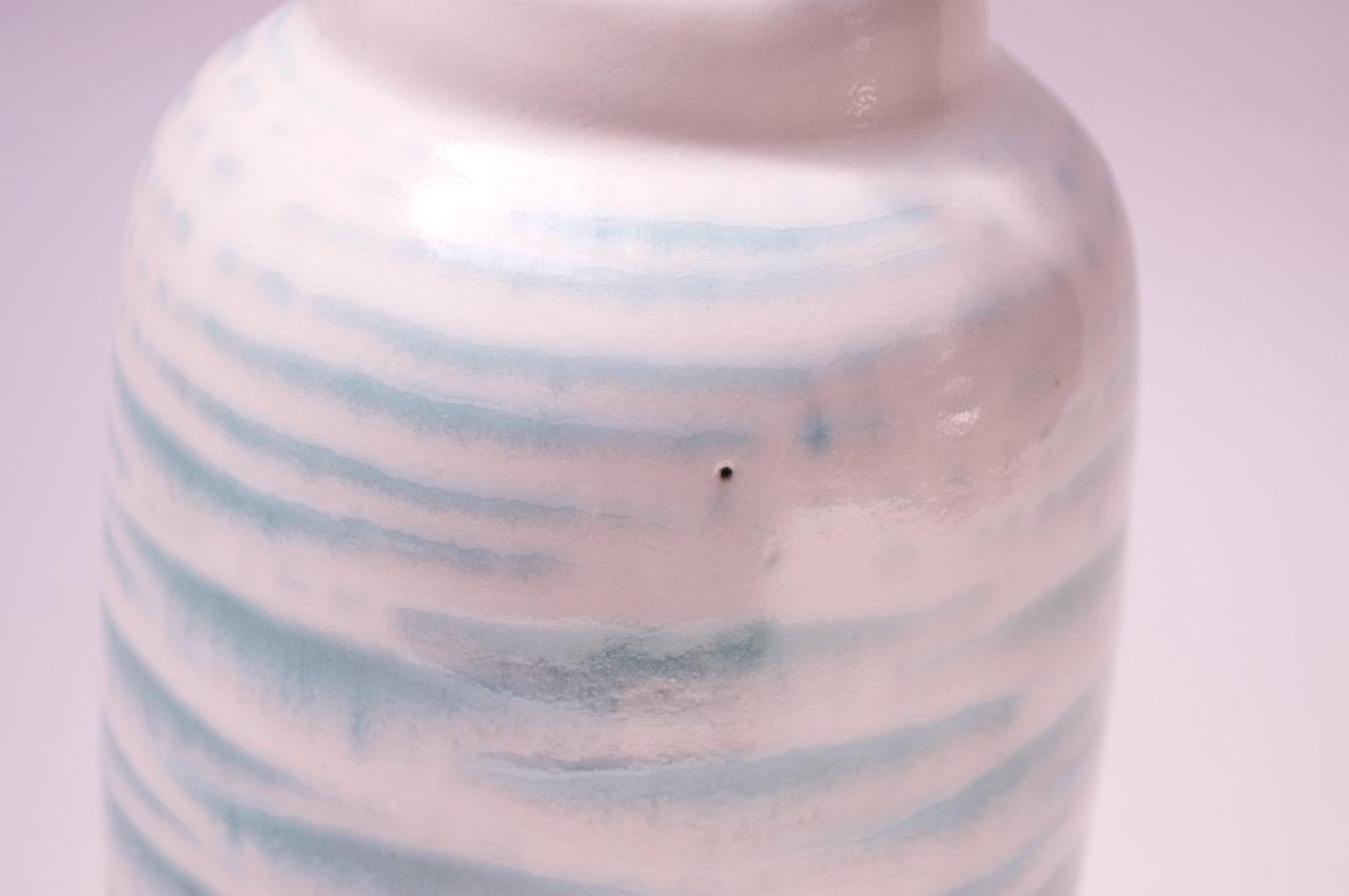 Petite lampe de bureau en céramique bleue et blanche de Lee Rosen pour Design Technics en vente 5